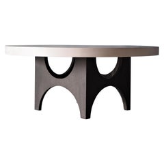Table basse en hêtre blanchi à la chaux, base en chêne d'Inde, ronde, MSJ Furniture Studio