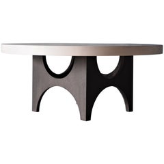 Table basse en hêtre lavé blanc:: base en chêne oxydé:: ronde:: MSJ Furniture Studio