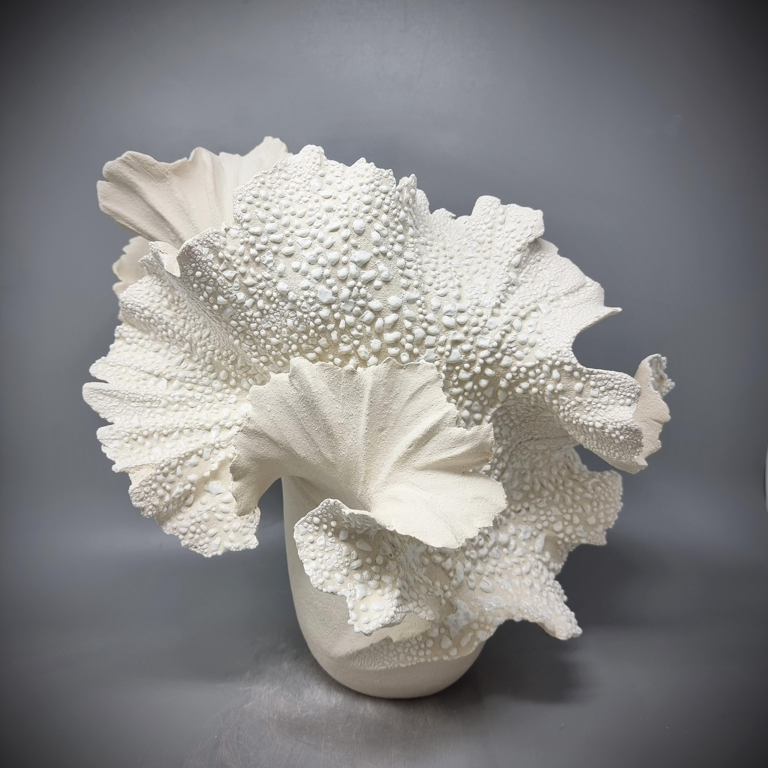 White Wave Stoneware  Sculpture // 197 In New Condition For Sale In København V, 84