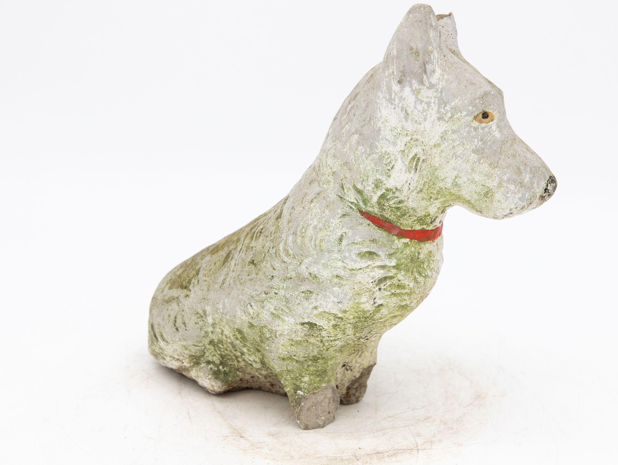 Béton Ornement de jardin avec chien Westie blanc reconstitué, anglais du milieu du 20e siècle en vente