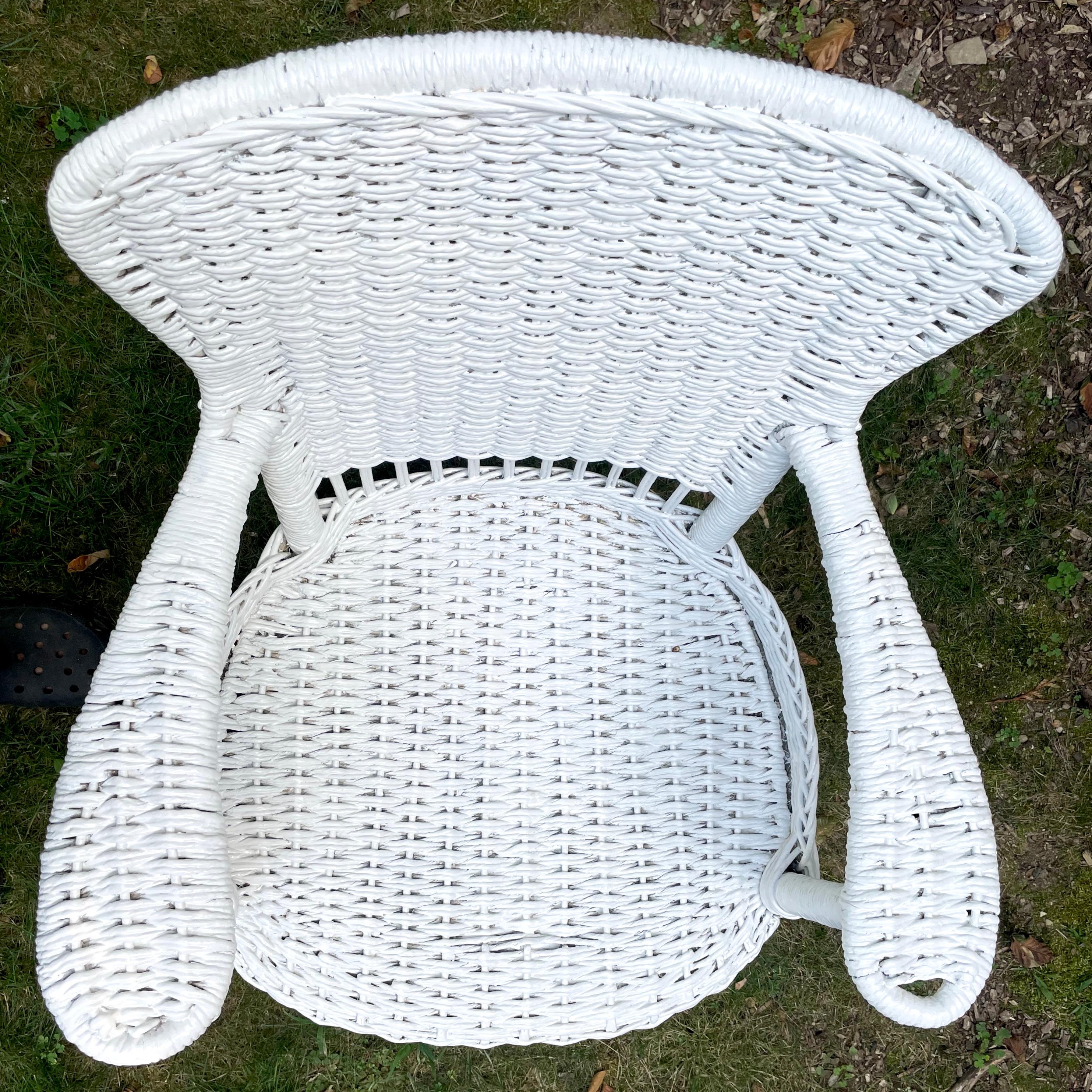white wicker arm chair