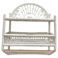 Estantería de pared pequeña de mimbre blanco