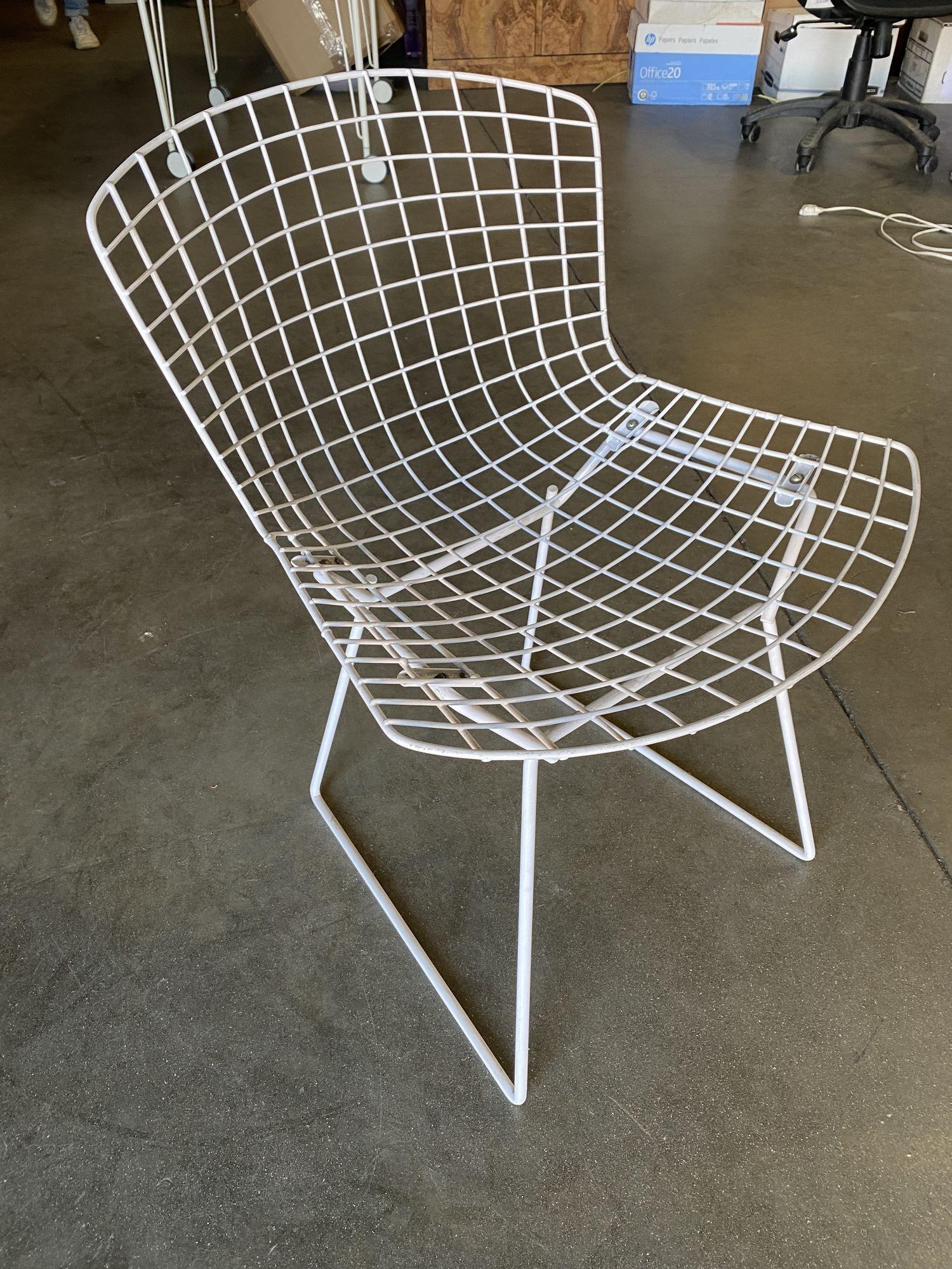 White Wire Side Chair by Harry Bertoia for Knoll, 1952 Set of 4 In Excellent Condition For Sale In Van Nuys, CA