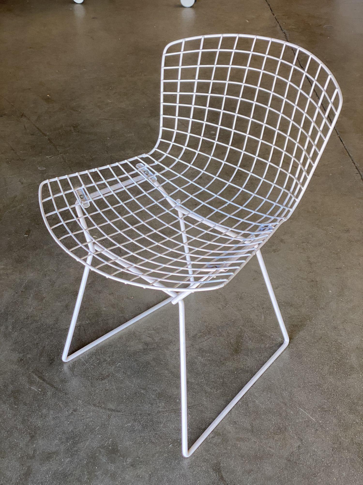 Beistellstuhl aus weißem Draht von Harry Bertoia für Knoll, Paar um 1952 (amerikanisch) im Angebot