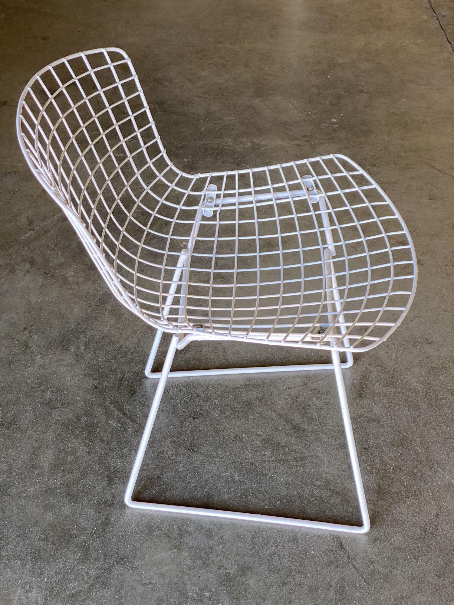 Beistellstuhl aus weißem Draht von Harry Bertoia für Knoll, Paar um 1952 im Zustand „Hervorragend“ im Angebot in Van Nuys, CA