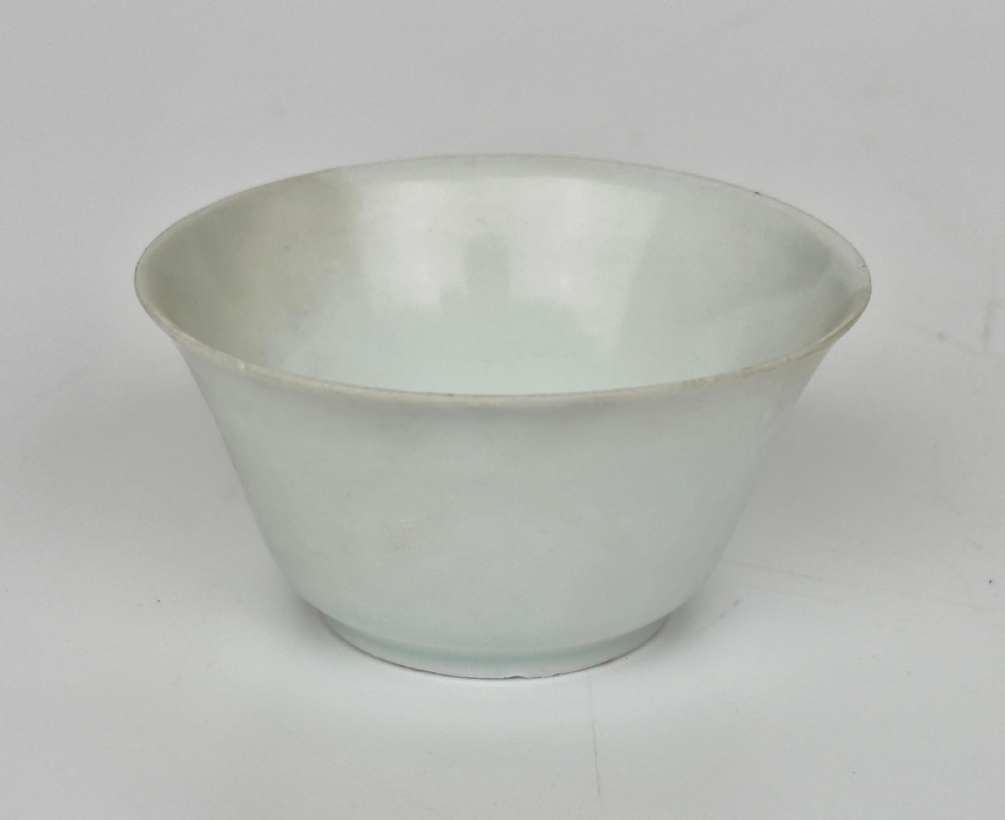 Servizio da tè bianco con smalto sovrasmaltato Circa 1725, dinastia Qing, regno Yongzheng in vendita 3
