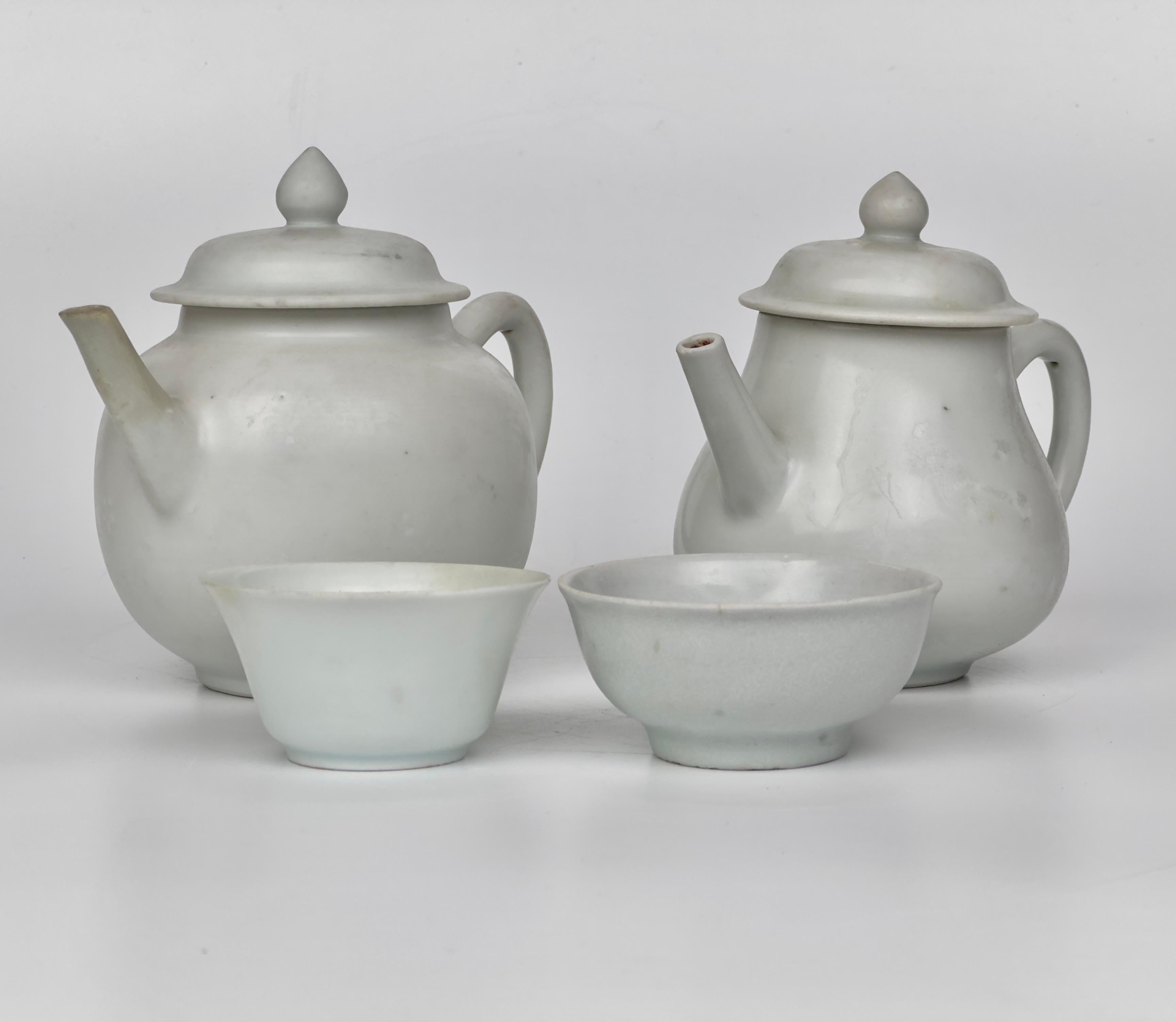 Vietnamita Servizio da tè bianco con smalto sovrasmaltato Circa 1725, dinastia Qing, regno Yongzheng in vendita