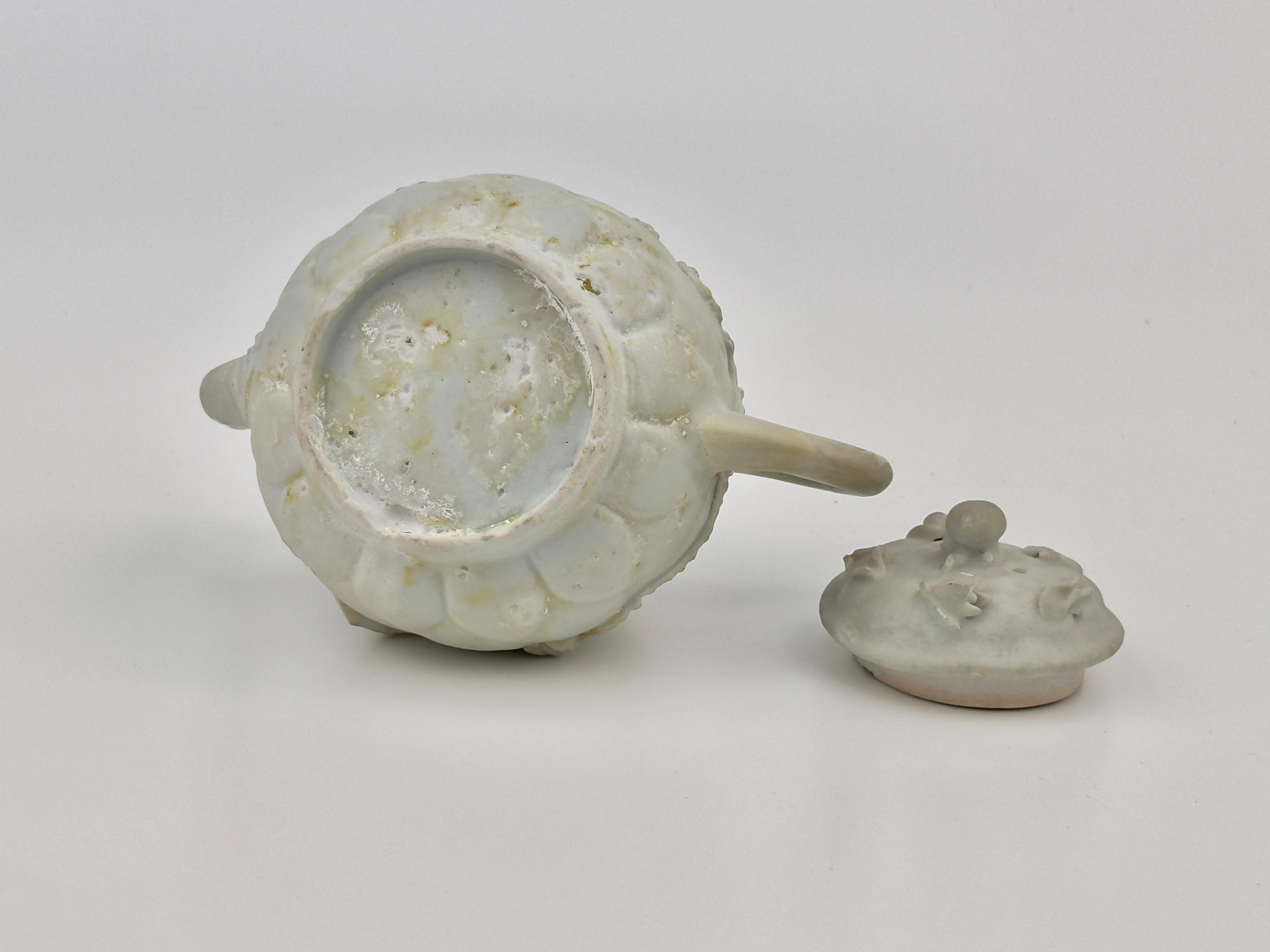 White with Overglaze Enamel Teapot Circa 1725, Qing Dynasty, Yongzheng Reign For Sale 2