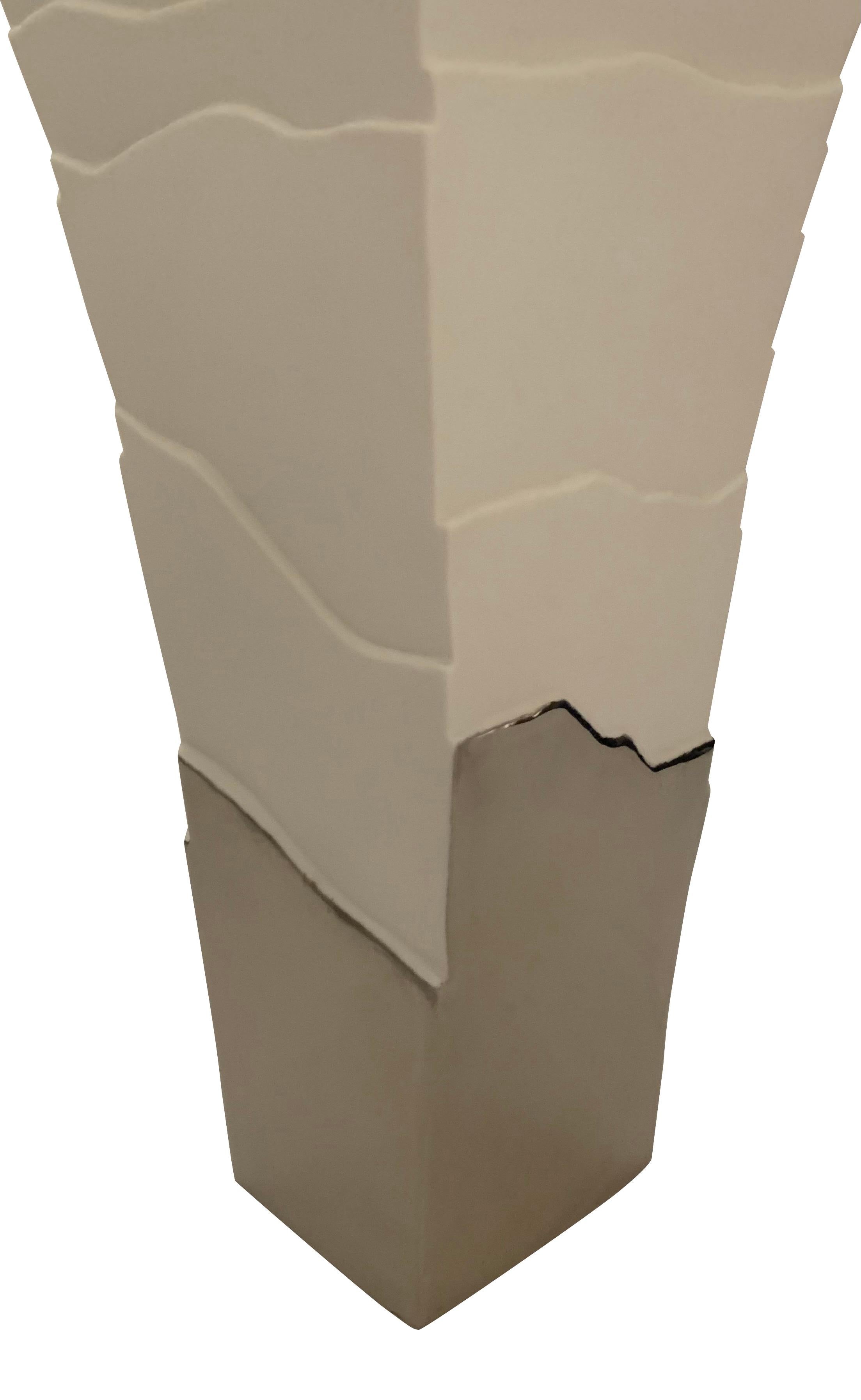 Contemporary Italian handmade white porcelain vase with platinum top and bottom.
White wavy rib design with smooth platinum top and bottom.
