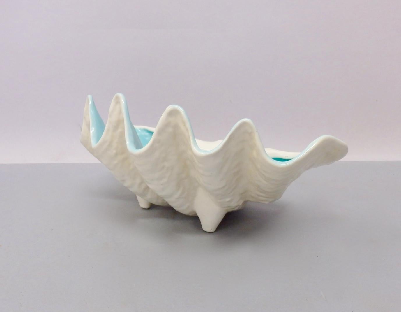 White with Turquoise Interior Sea Shell Bowl or Vase In Good Condition In Ferndale, MI