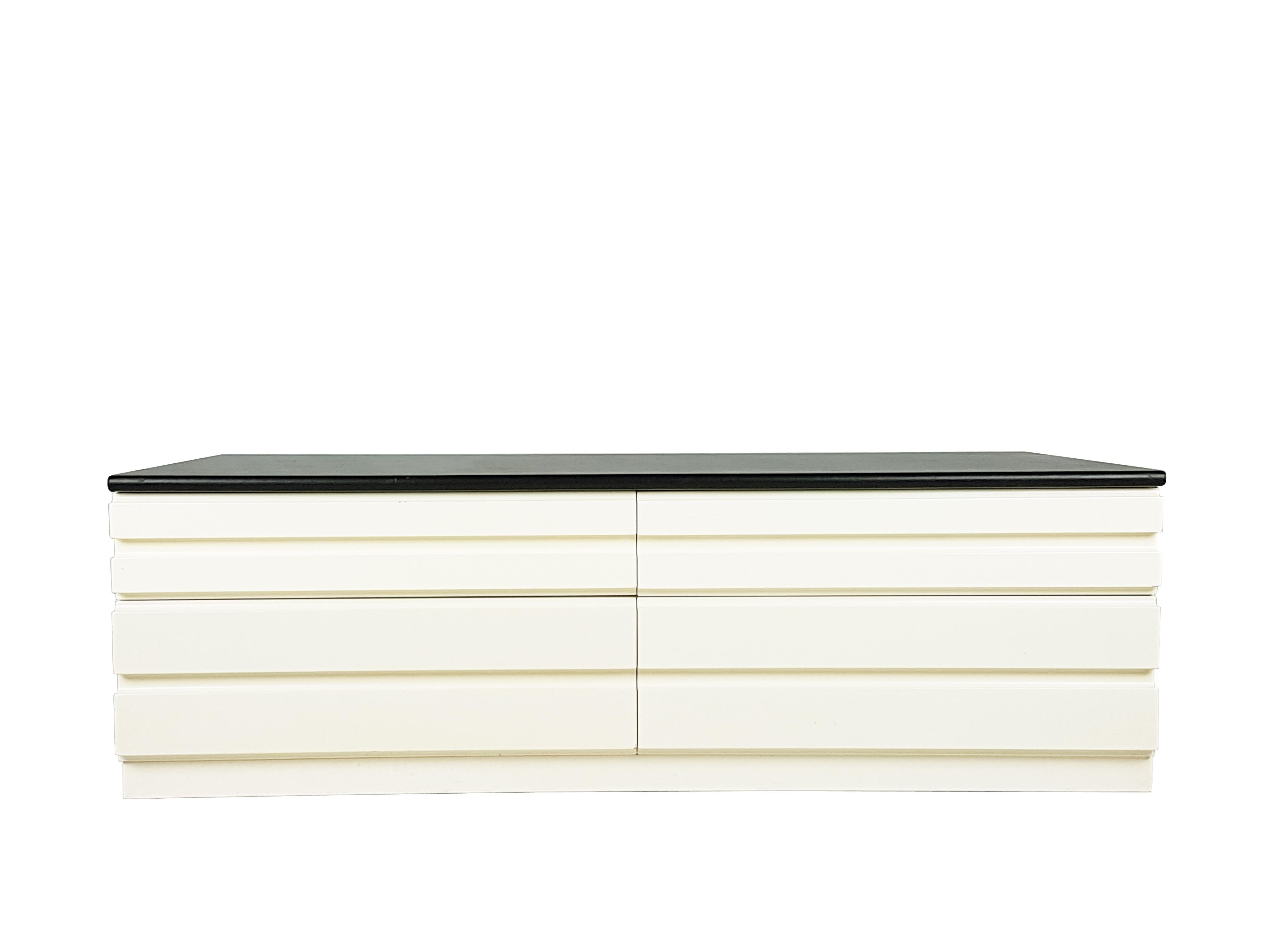 Ère spatiale Coffre à tiroirs Skai Samarcanda en bois blanc et noir de Magistretti pour Poggi en vente