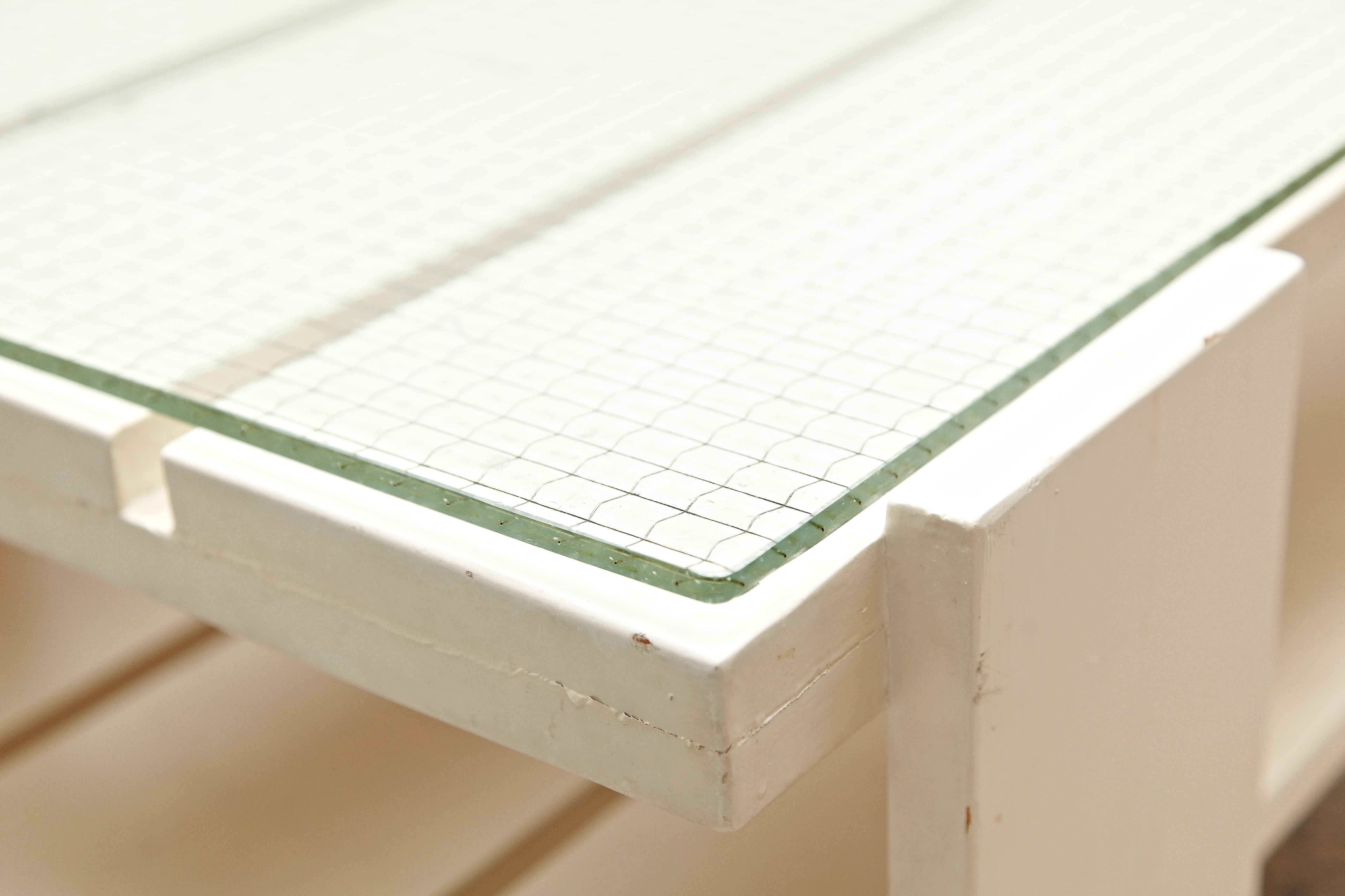 White Wood Mid-Century Modern Table in the Style of Gerrit Rietveld, circa 1950 In Good Condition In Barcelona, Barcelona