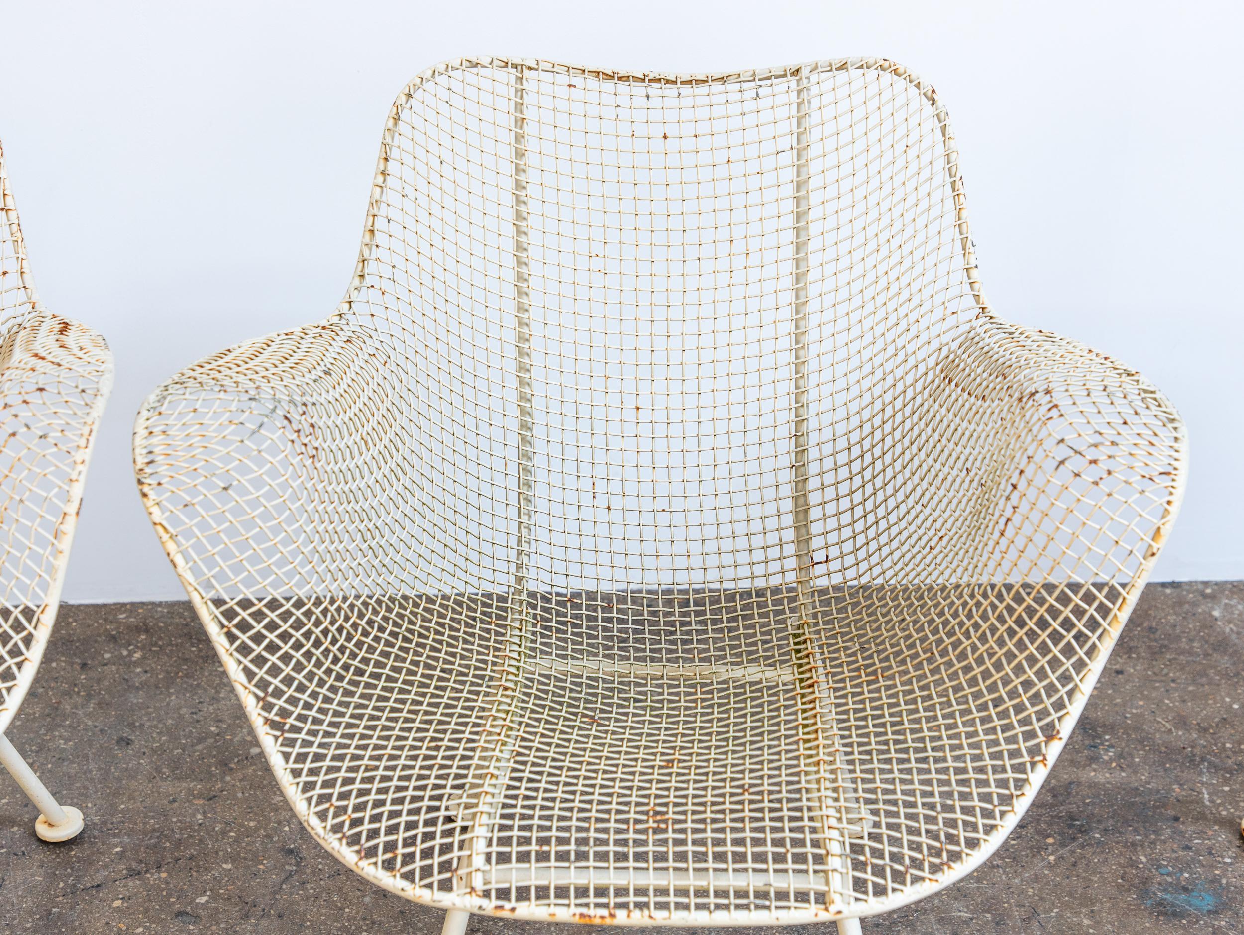 White Woodard Sculptura Patio Set with Four Chairs - Mid Century Patio Chairs In Good Condition In Brooklyn, NY