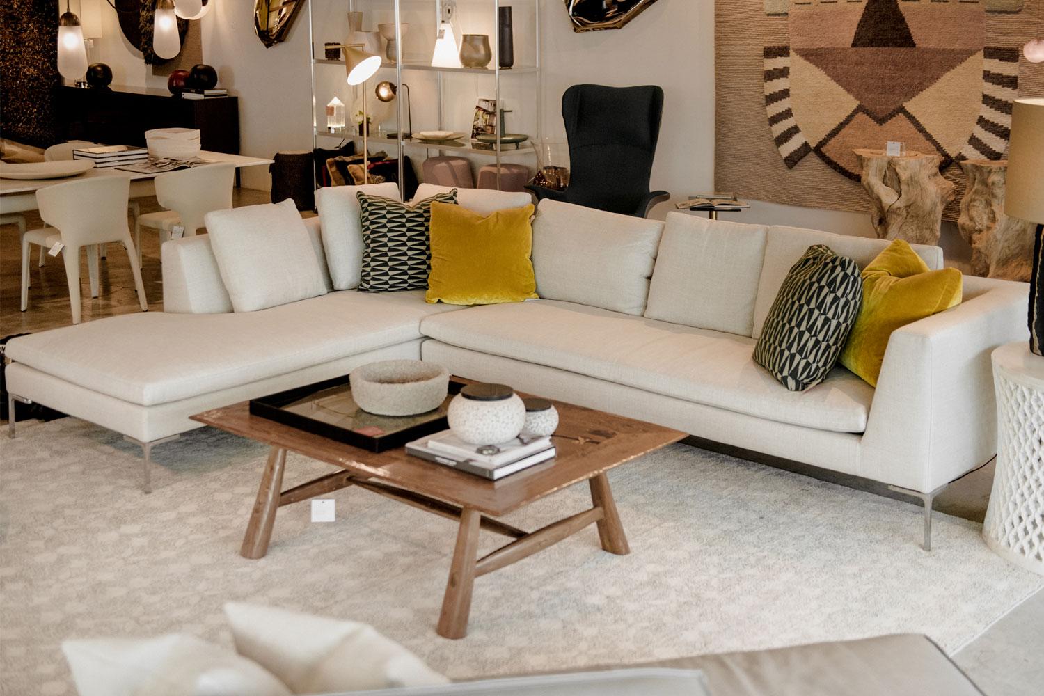 The design of this Charles Left-Facing Sectional, designed by Antonio Citterio for B&B Italia is airy and simple in profile and detail. The “inverted “L”- shaped feet, along with a single seat-cushion and a series of free cushions placed on the