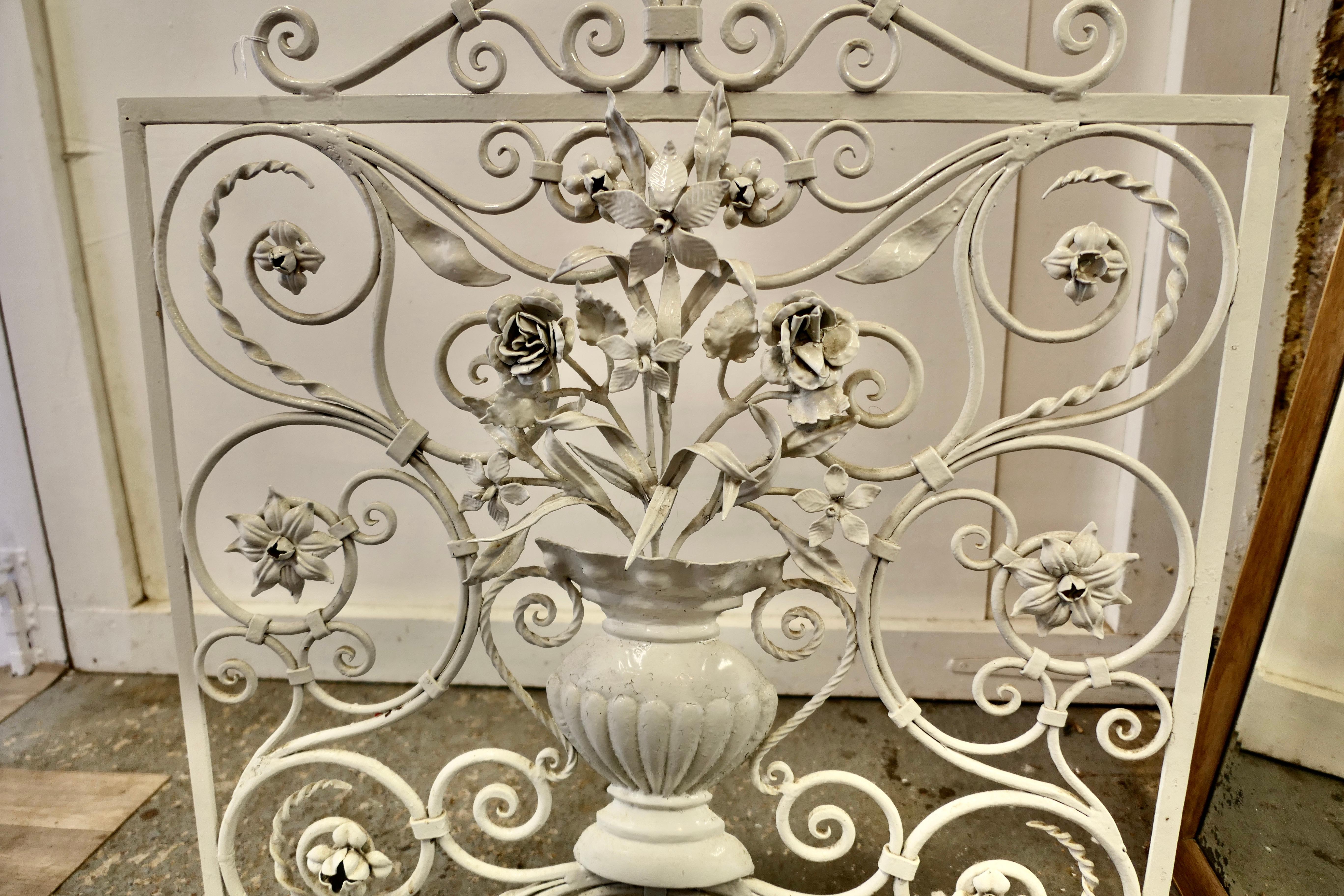 White Wrought Iron and Toleware Fire screen Decorated with Flowers In Good Condition For Sale In Godshill, Isle of Wight