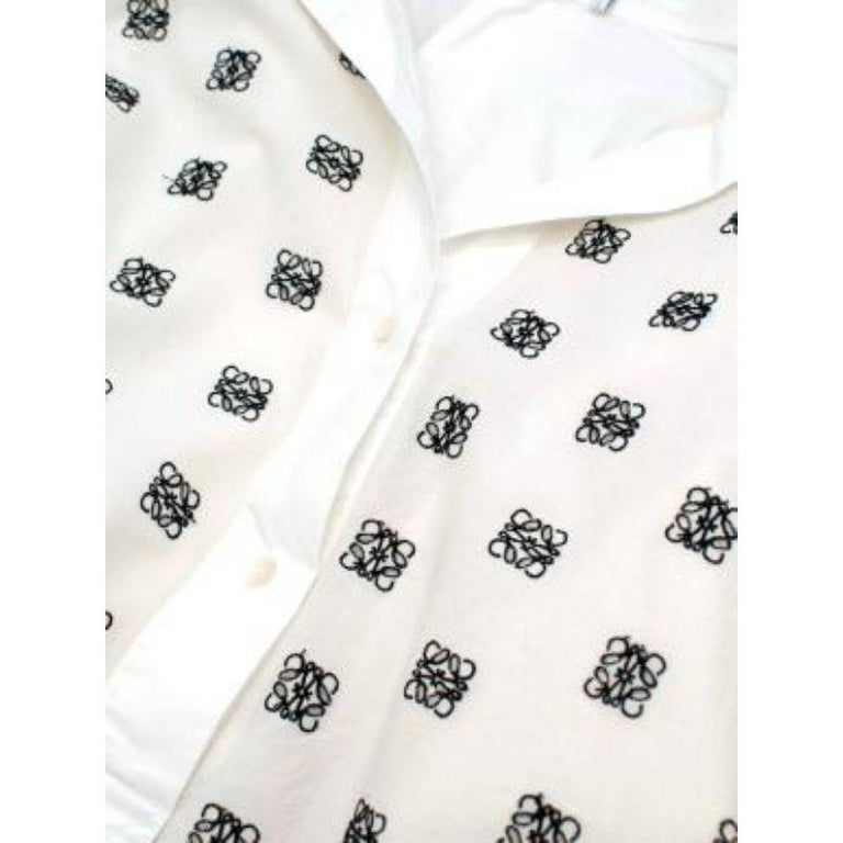 Robe chemise à imprimé anagramme blanc et jaune En vente sur 1stDibs