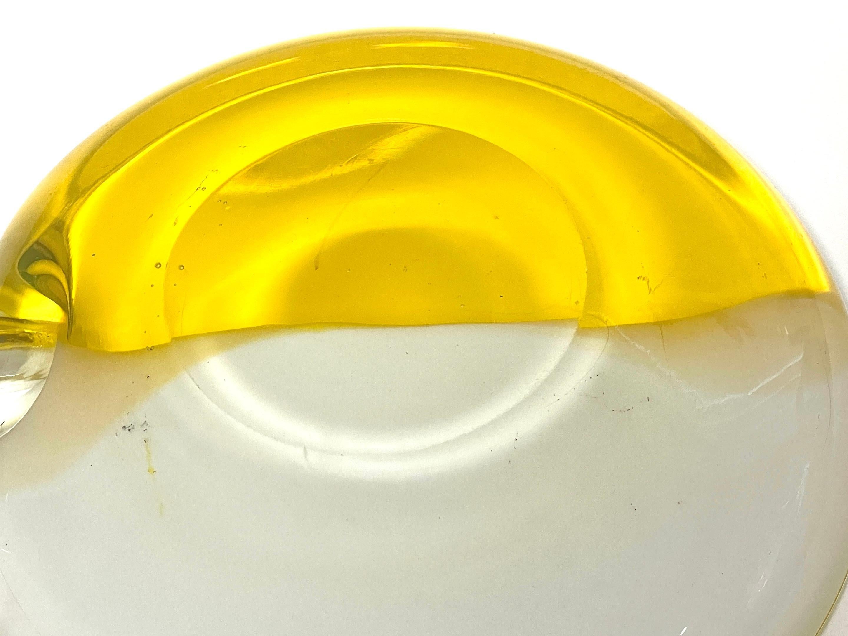 White & Yellow 'Bipartite' Murano Glass Ashtray by Seguso For Sale 3