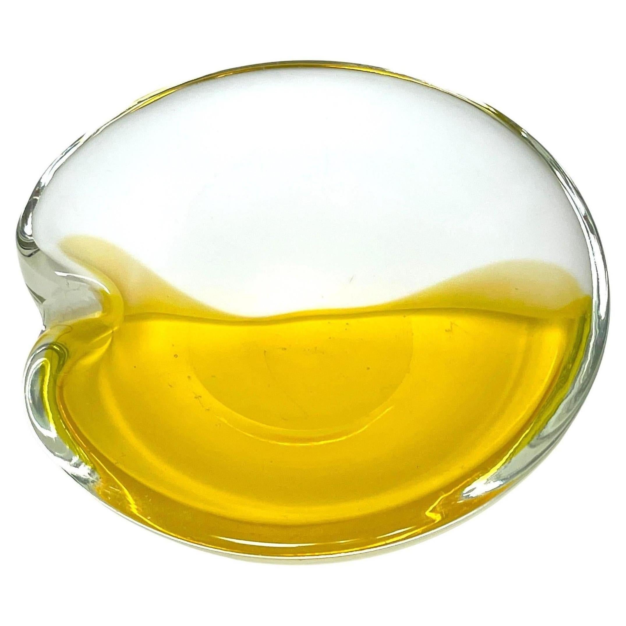 Cendrier en verre de Murano Bipartite blanc et jaune par Seguso