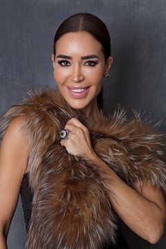 Anillo de Oro Blanco y Amarillo 18K con Diamantes, Esmeralda y Zafiros Azul y Amarillo