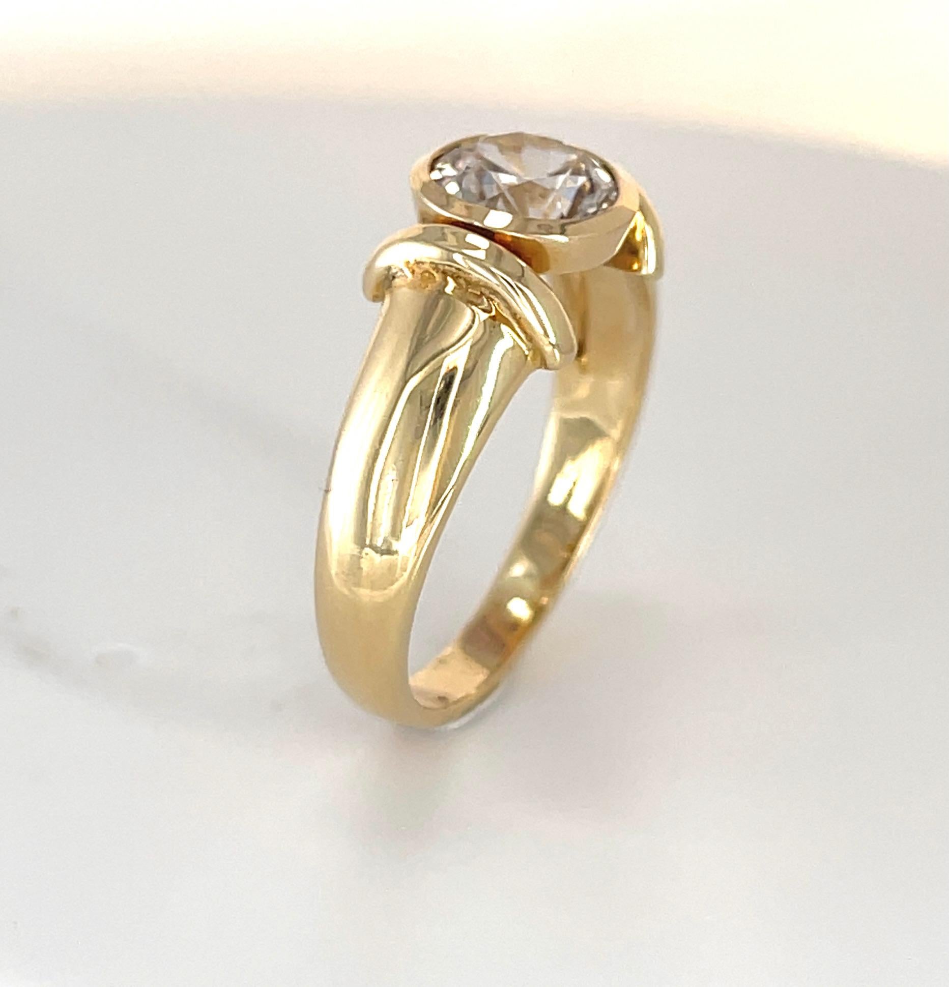 Modern White Zircon Ring in 14 Karat Yellow Gold