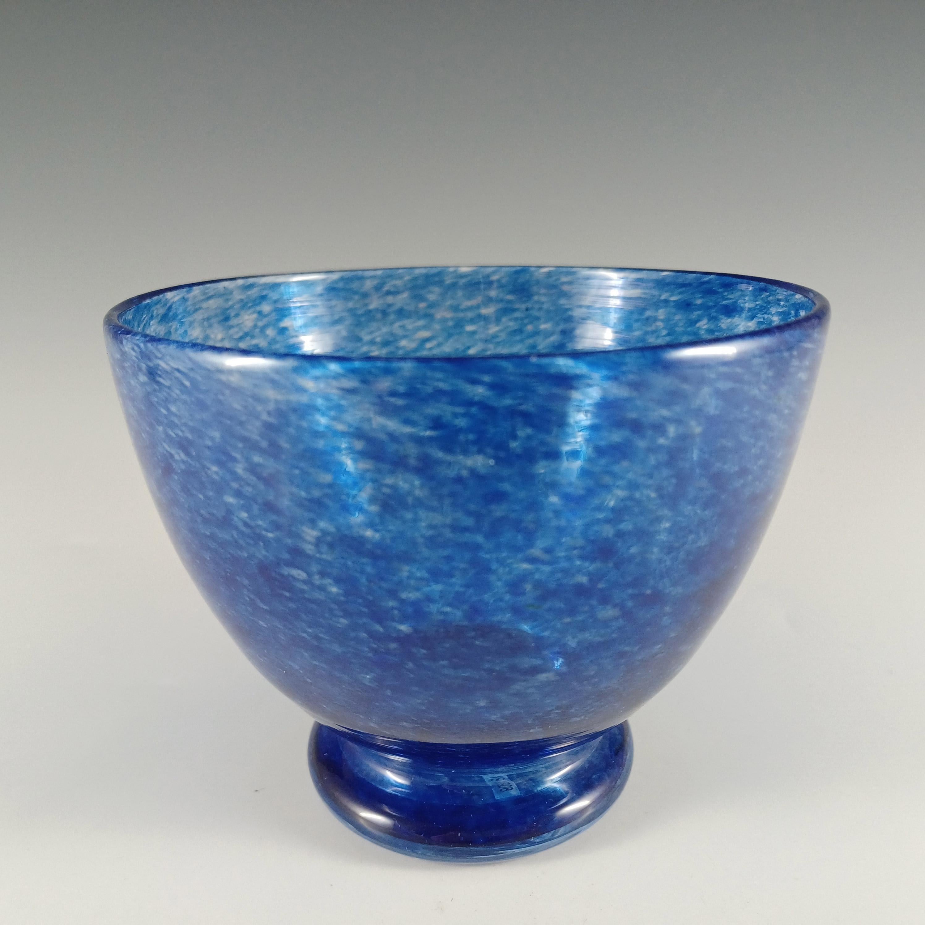 Mid-Century moderno Whitefriars #7170 William Butler Vaso / Ciotola in vetro blu torbido in vendita