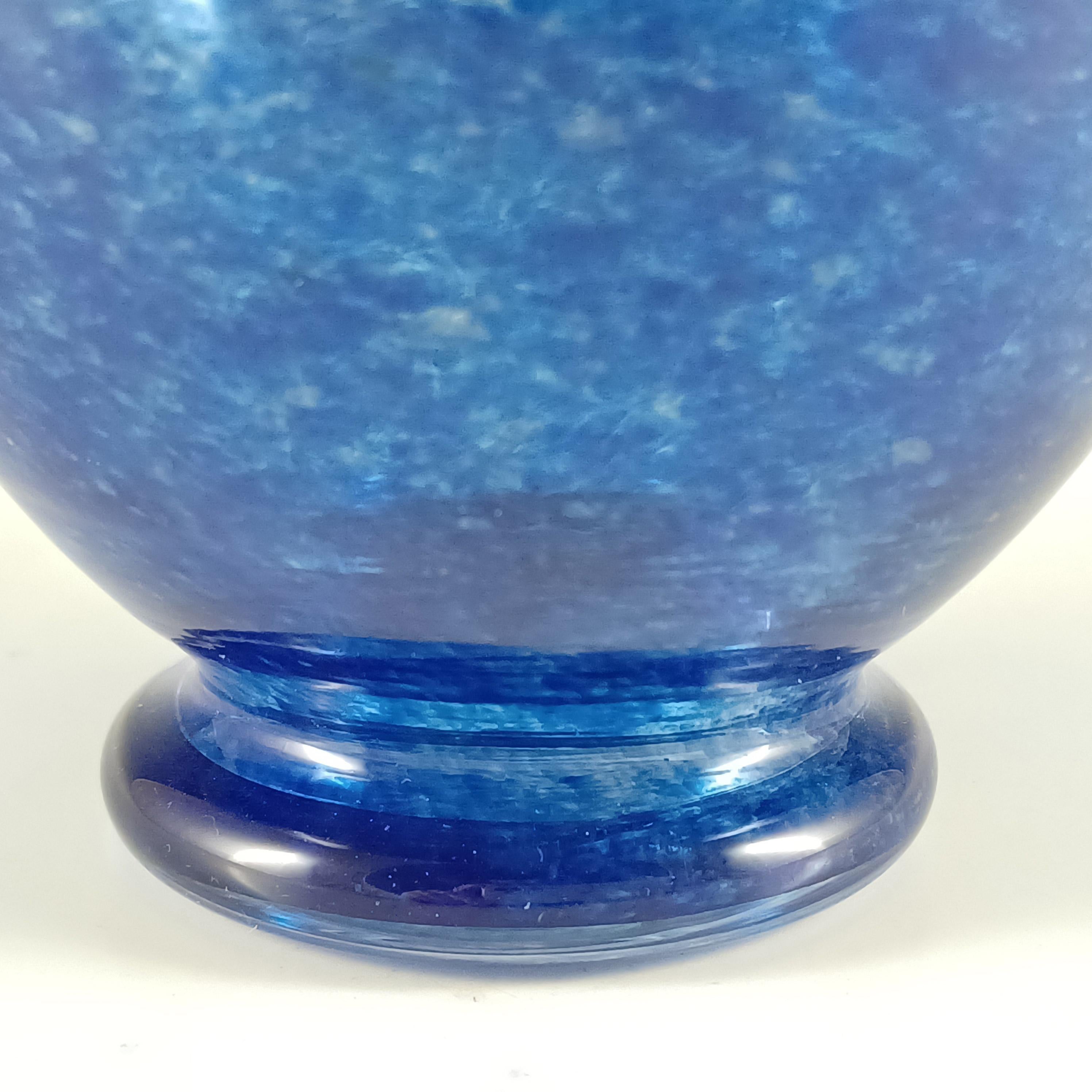 Vetro Whitefriars #7170 William Butler Vaso / Ciotola in vetro blu torbido in vendita
