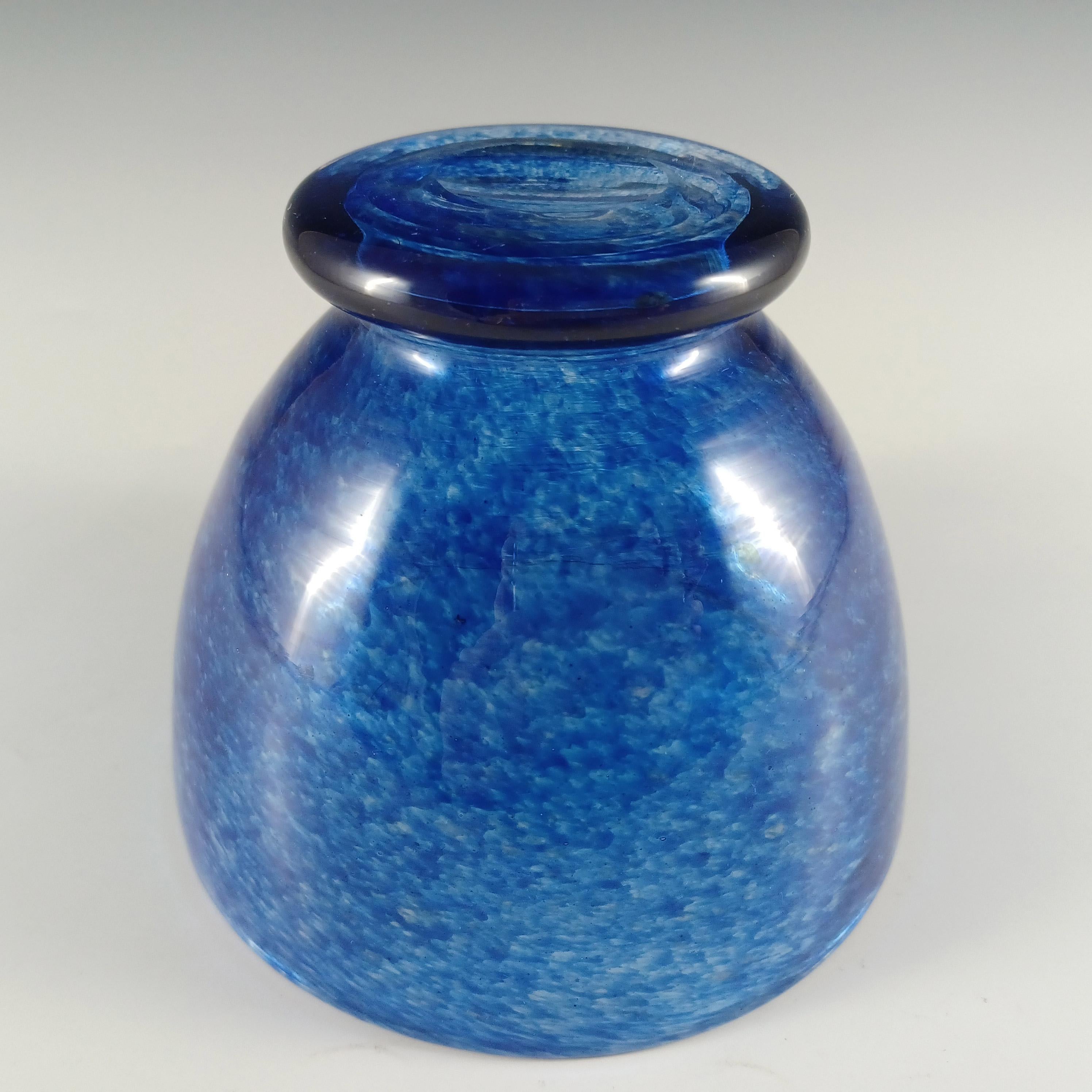 Whitefriars #7170 William Butler Vaso / Ciotola in vetro blu torbido in vendita 1