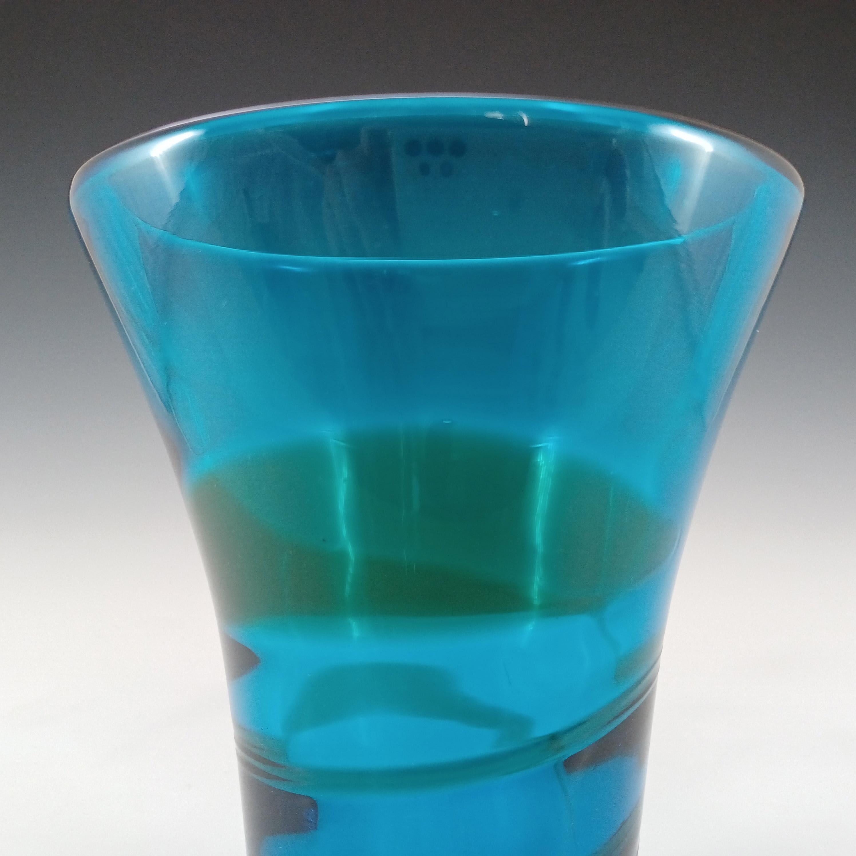 Whitefriars #9709 Baxter Blue/Green Glass Ribbon Trail Vase In Good Condition For Sale In Bolton, GB