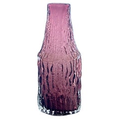 Vaso a bottiglia Whitefriars by Geoffrey Baxter Aubergine, A.C., 1969 circa.