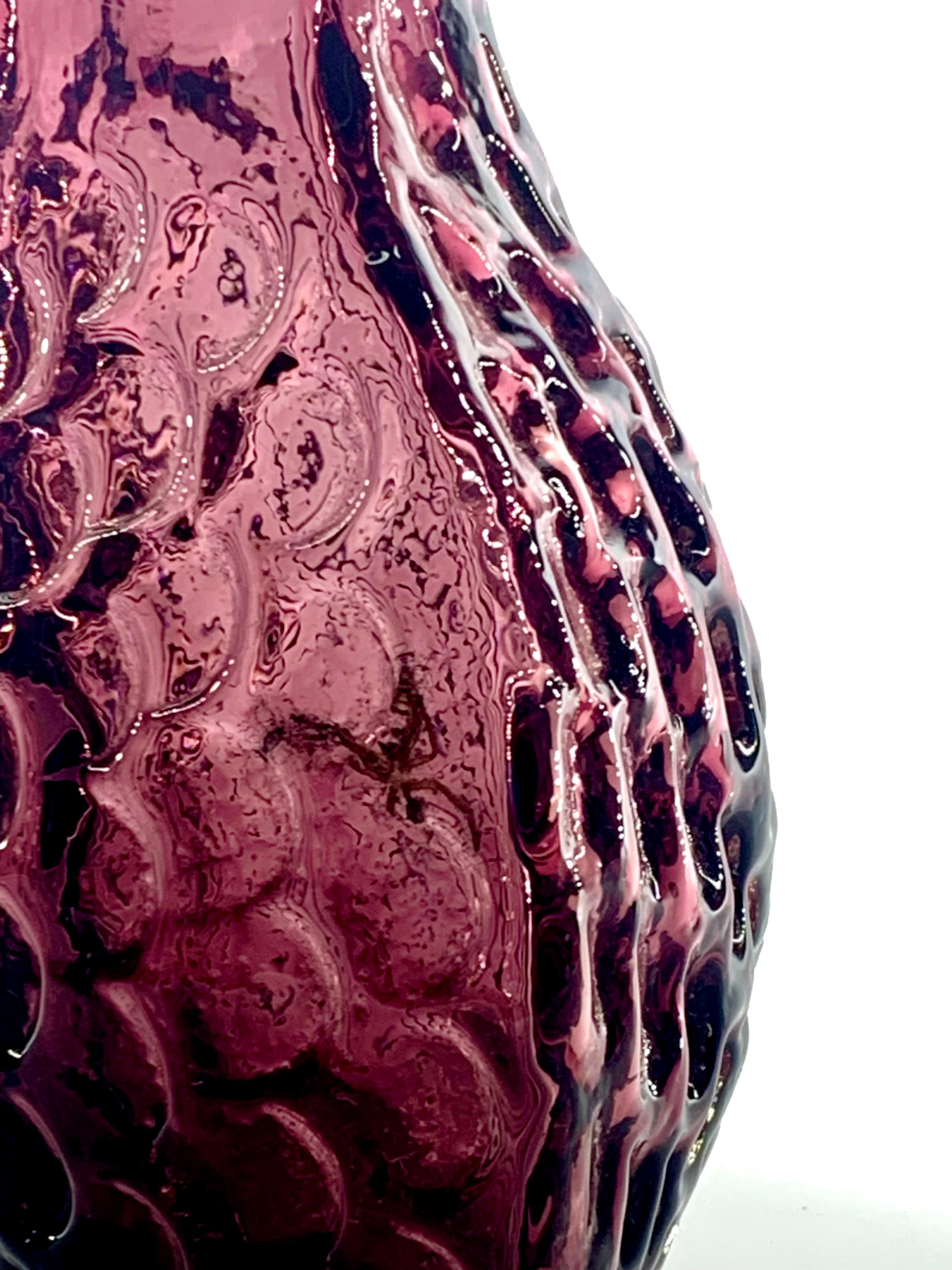 Vase Onion Aubergine de Geoffrey Baxter, Royaume-Uni, vers 1971. Bon état - En vente à Pymble, NSW