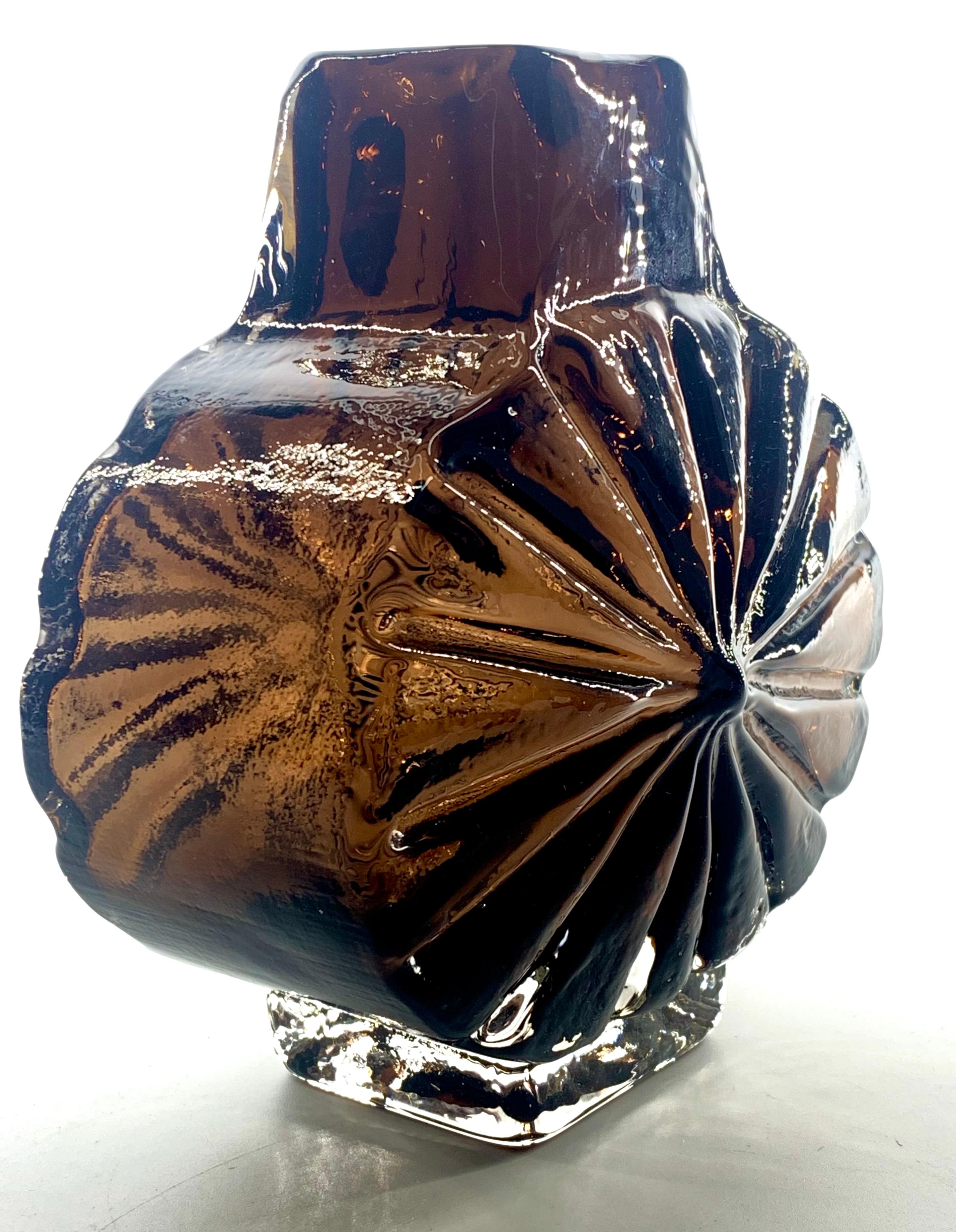 Whitefriars di Geoffrey Baxter, vaso Cinnamon Sunburst, A.C., 1967 circa. in vendita 1