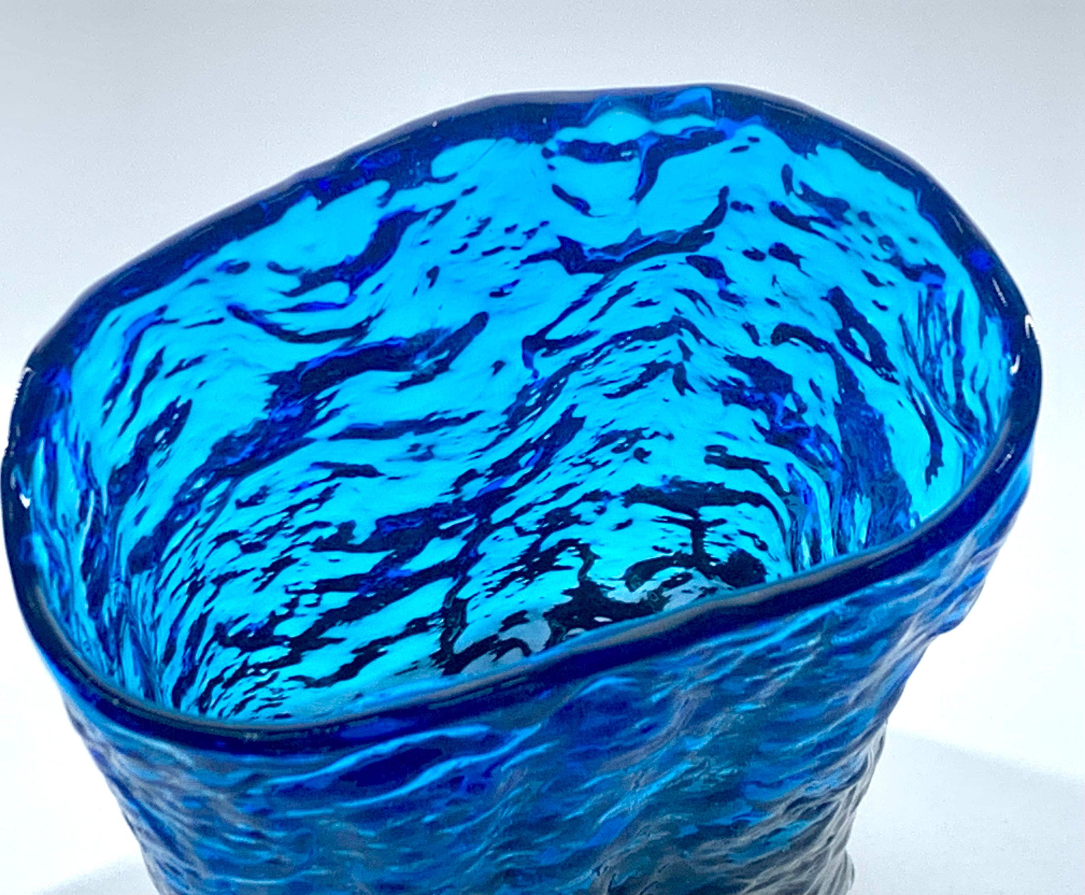 Stampato Vaso in corteccia blu Whitefriars by Geoffrey Baxter, A.C., 1970 ca. in vendita