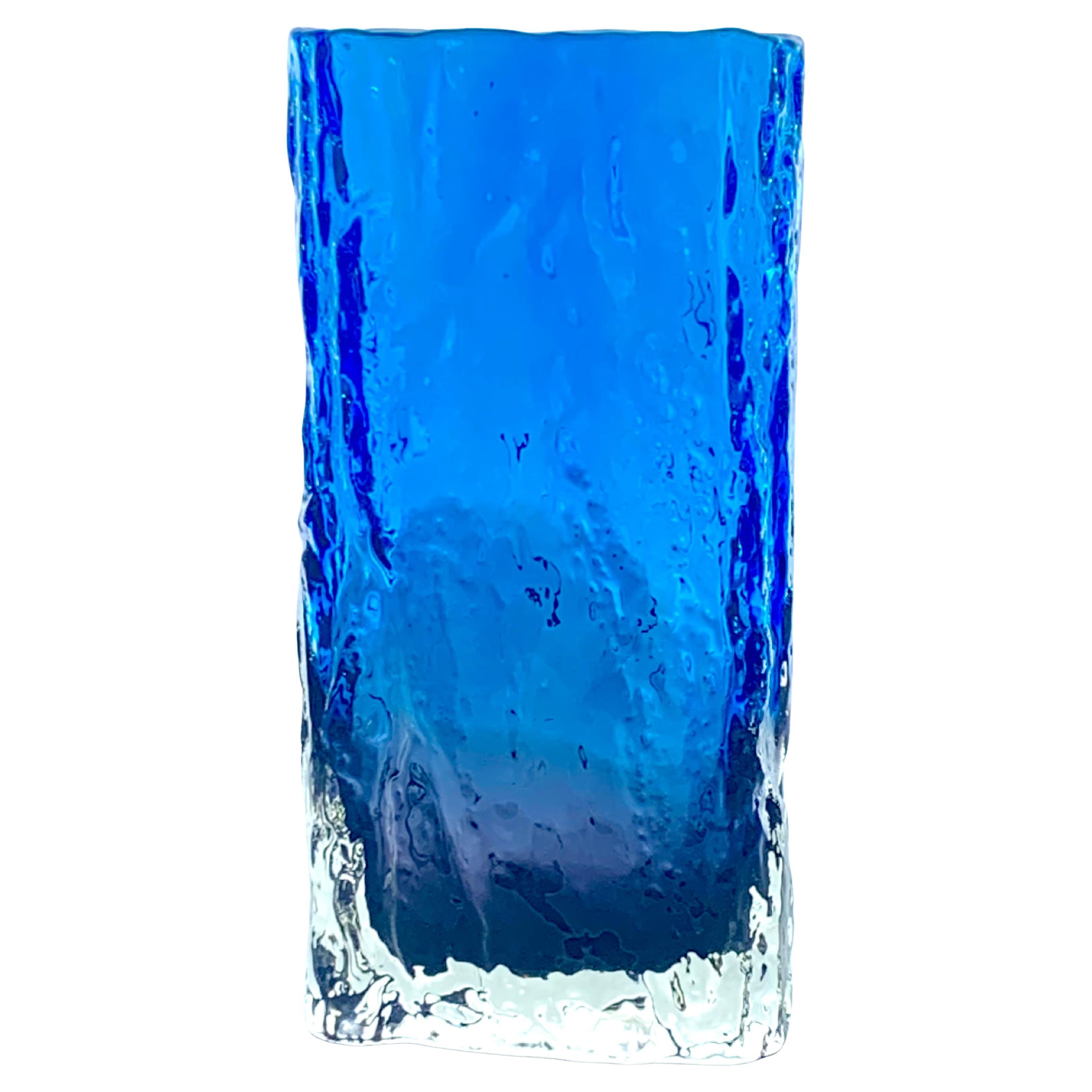 Vaso in corteccia blu Whitefriars by Geoffrey Baxter, A.C., 1970 ca.