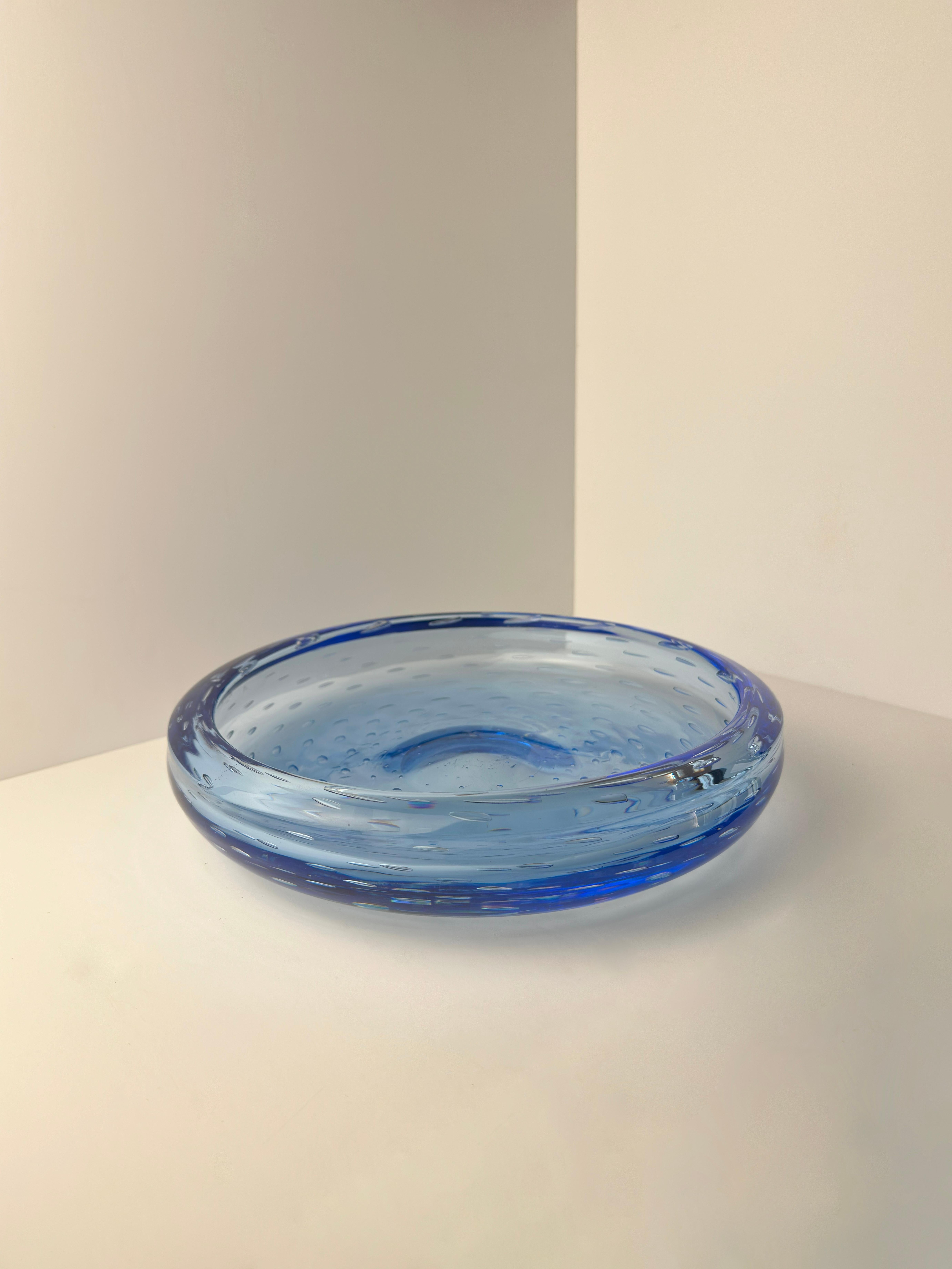 Art Glass Whitefriars Geoffrey Baxter Large Blue Glass Dish, Controlled Bubbles, 1960s For Sale
