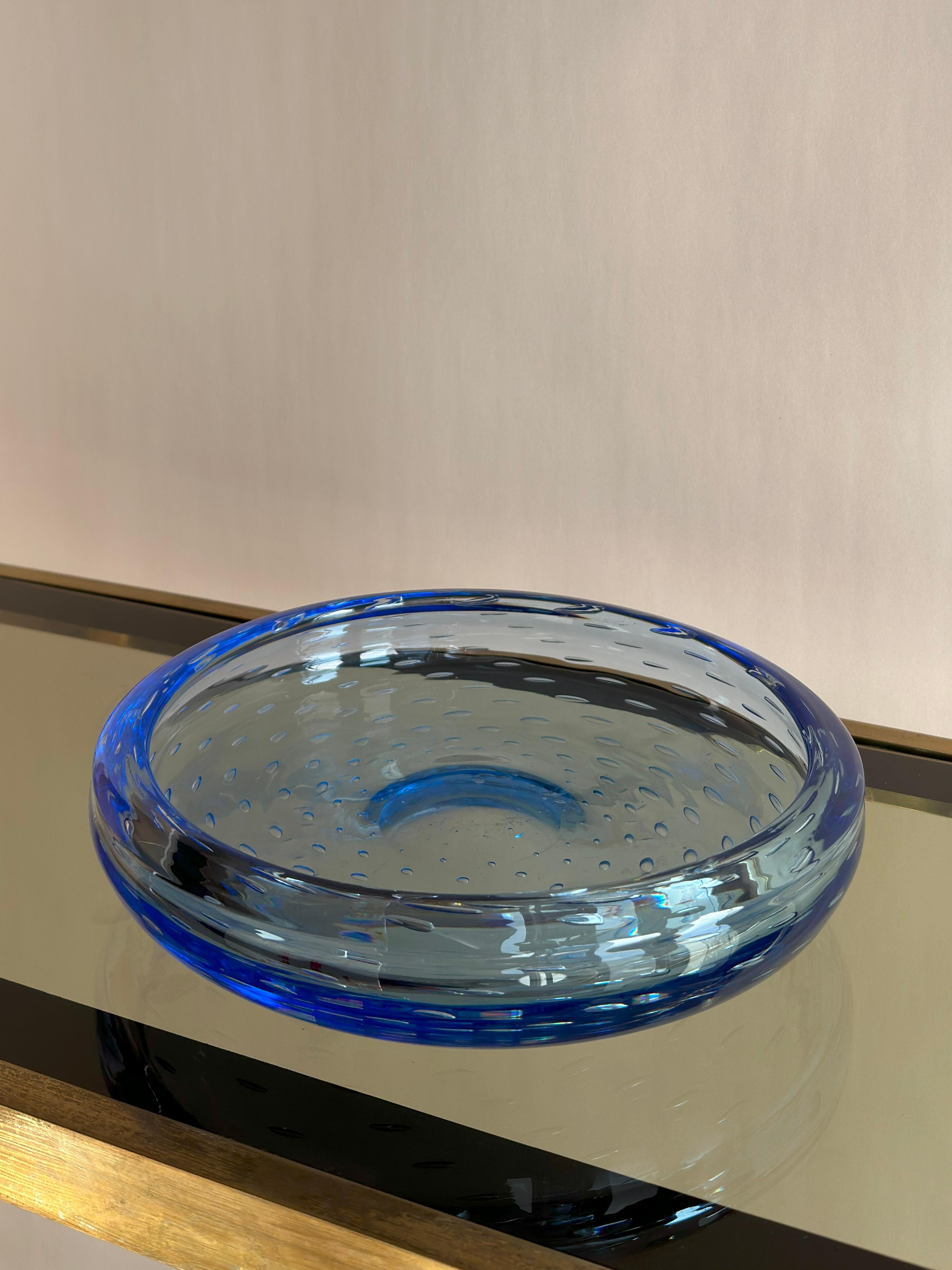 Whitefriars Geoffrey Baxter Large Blue Glass Dish, Controlled Bubbles, 1960s For Sale 1