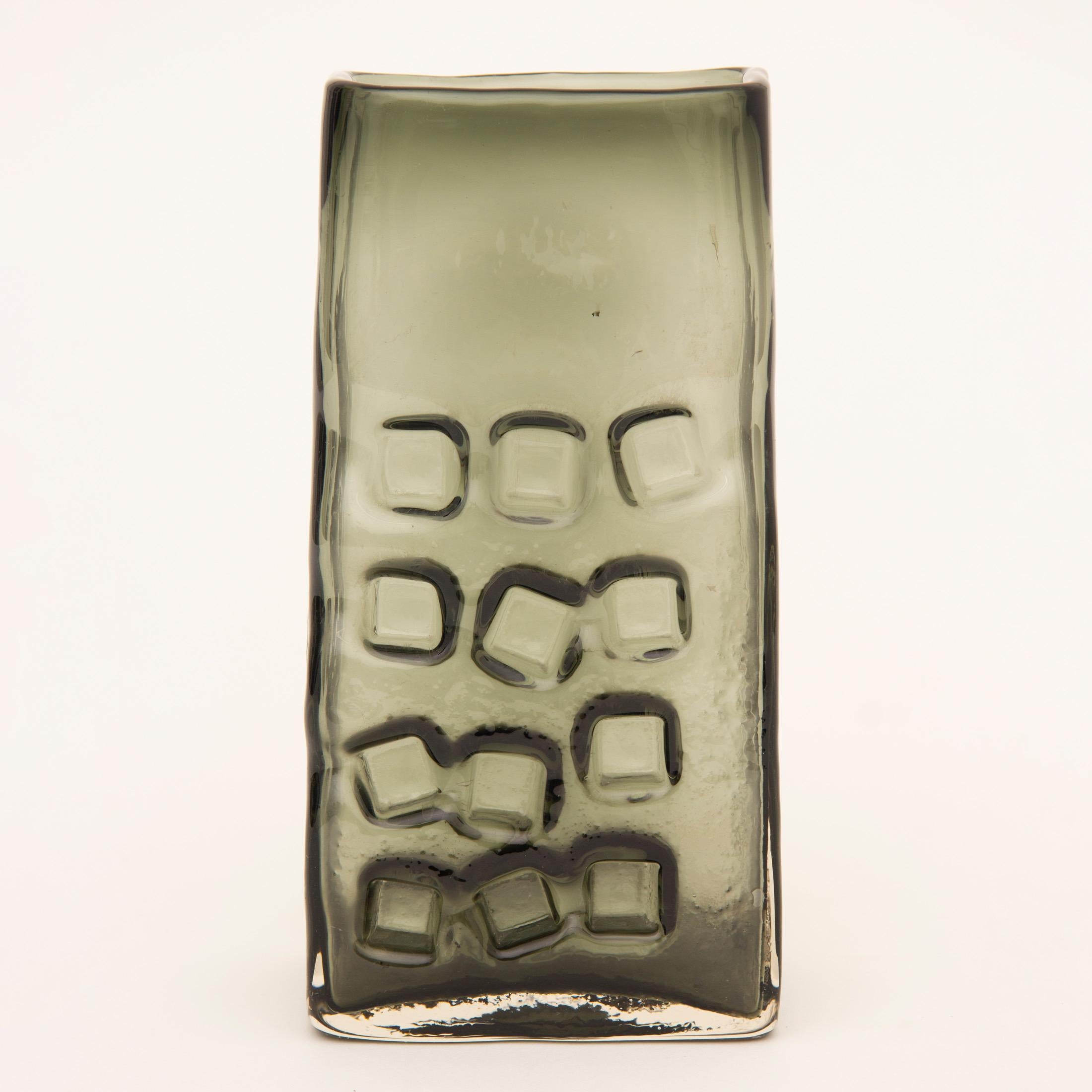 Willow colored glass Hobnail slab vase designed by Geoffrey Baxter and produced by Whitefriars. 

Also known as Nuts and Bolts designed by Geoffrey Baxter as part of his textured glass range
Measures: H 27 cm, W 14 cm, D 10 cm
British, circa