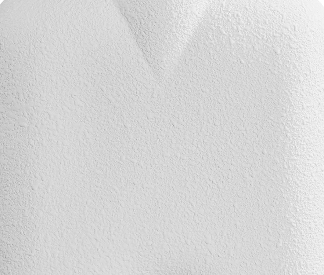 Weie strukturierte dnische Designvase mit gebrochenem Lffelschliff, Dnemark, zeitgenssisch im Zustand „Neu“ im Angebot in New York, NY