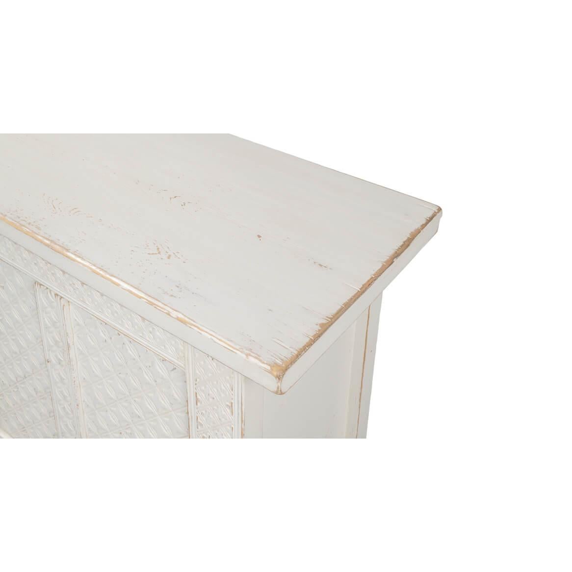 Weiß getünchtes marokkanisches Sideboard (Holz) im Angebot