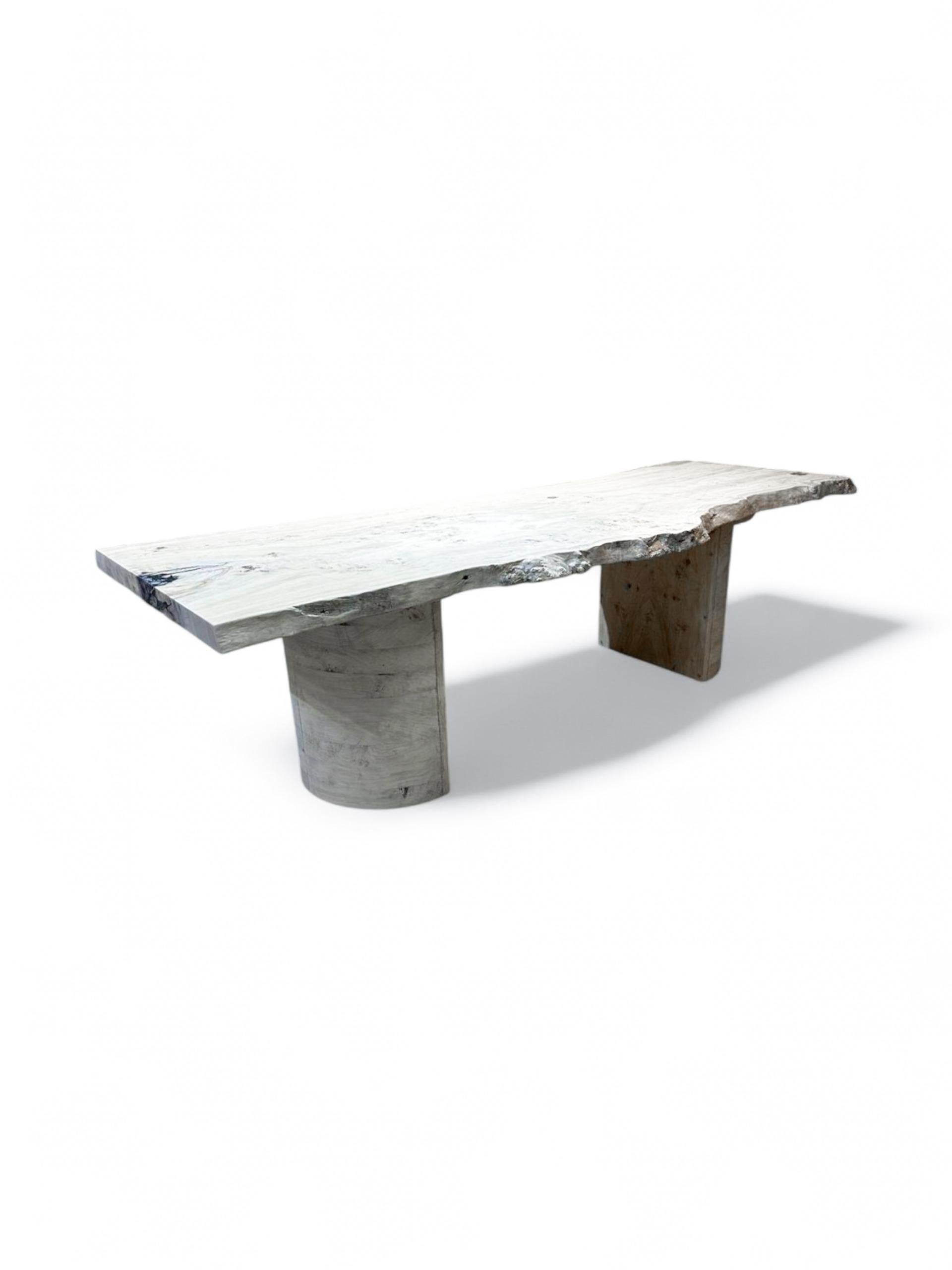 Arts and Crafts Table blanchie à la chaux - Table de salle à manger en bois blanc - Table en bois naturel en vente