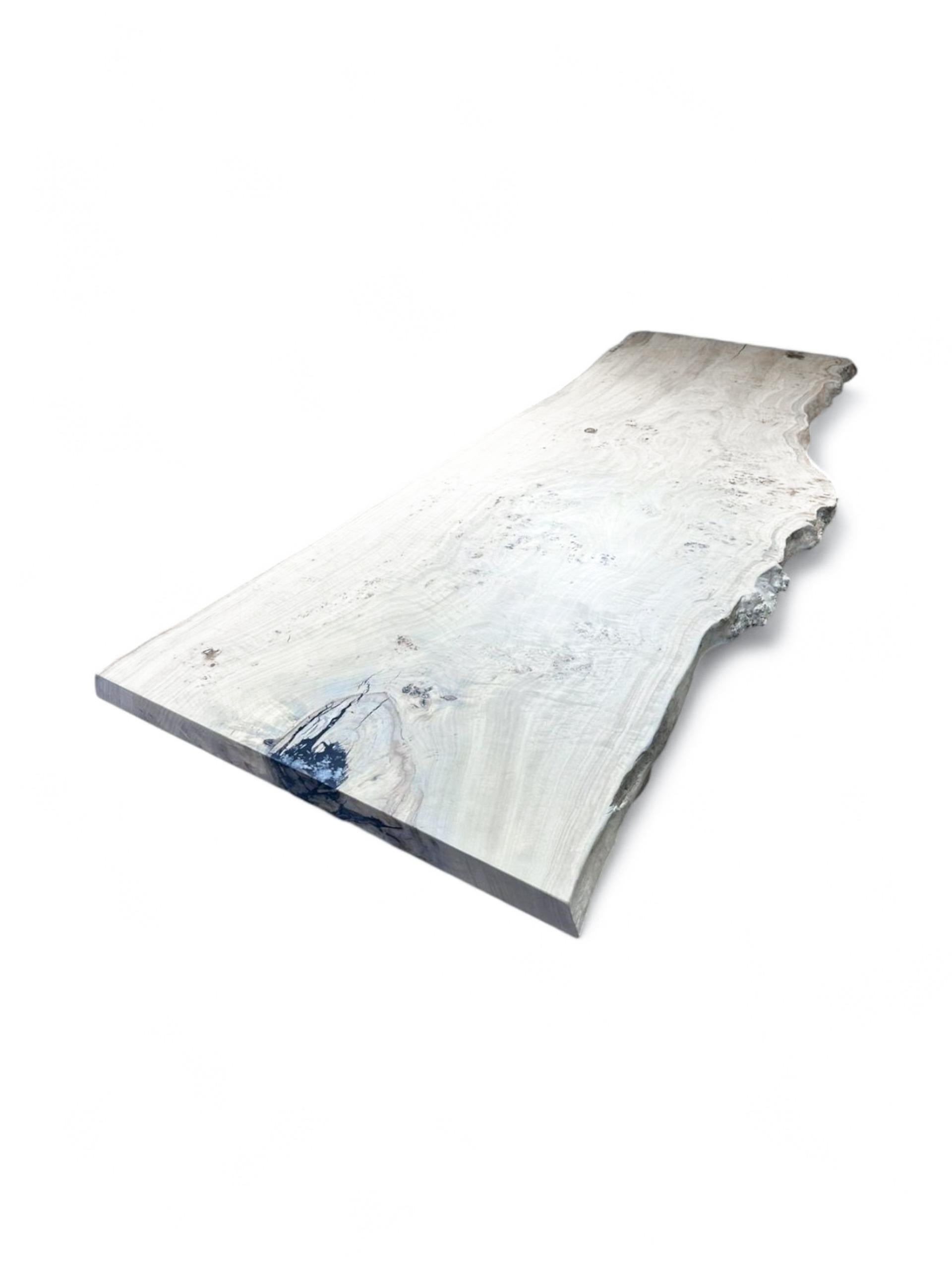 Verni Table blanchie à la chaux - Table de salle à manger en bois blanc - Table en bois naturel en vente