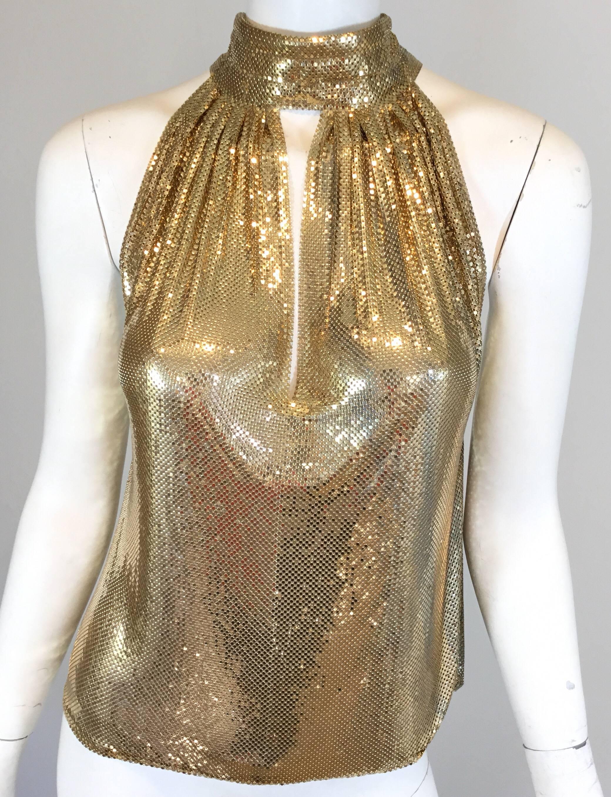 Stunning Whiting and Davis top in a gold metal mesh with a keyhole neck and a back snap button closure. Top is labeled a size small and is made in the U.S.A.

Bust- 34''
Length- 23''