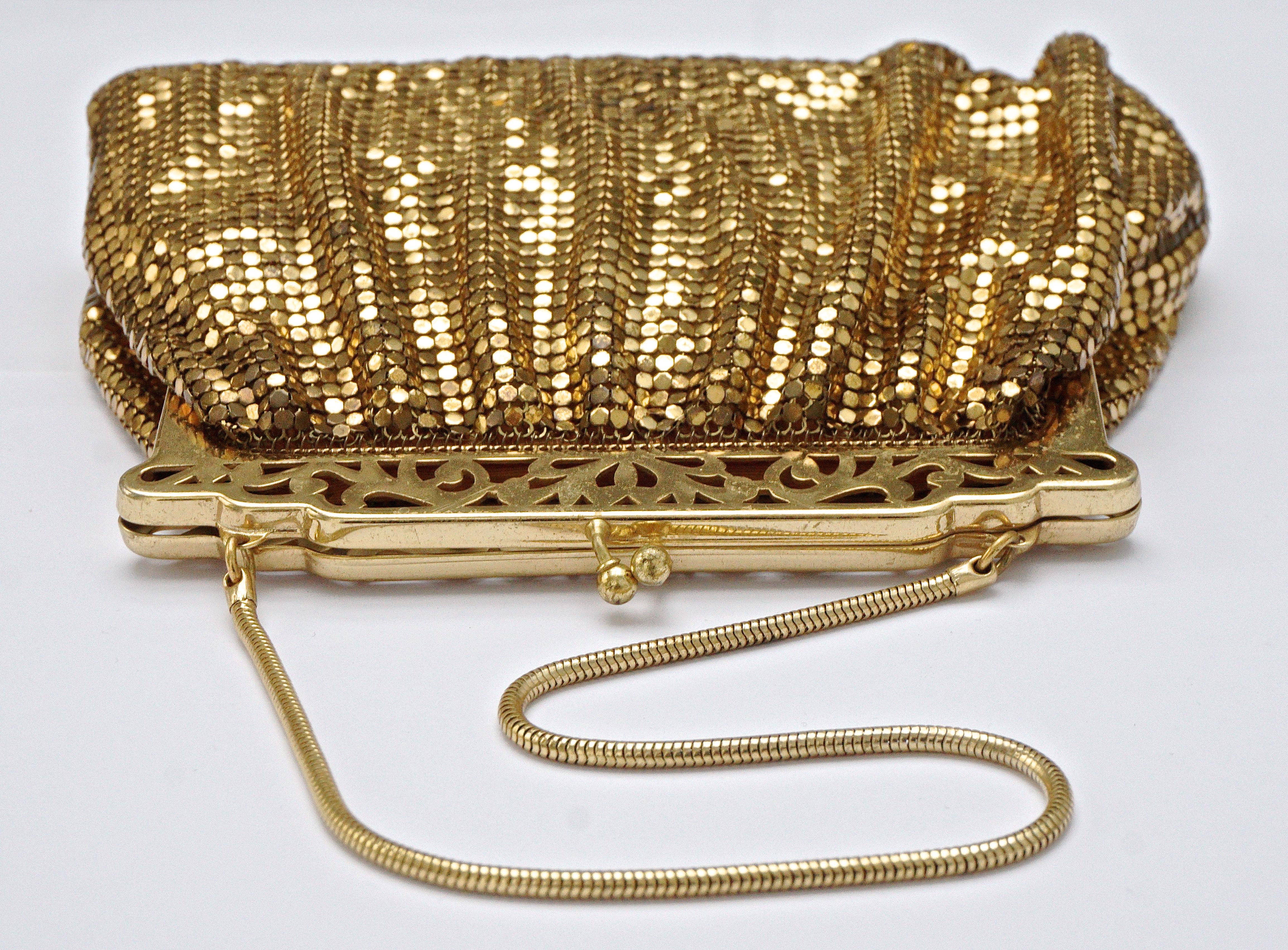 Whiting & Davis Gold Mesh Bag with Cut-Out Frame In Good Condition In London, GB