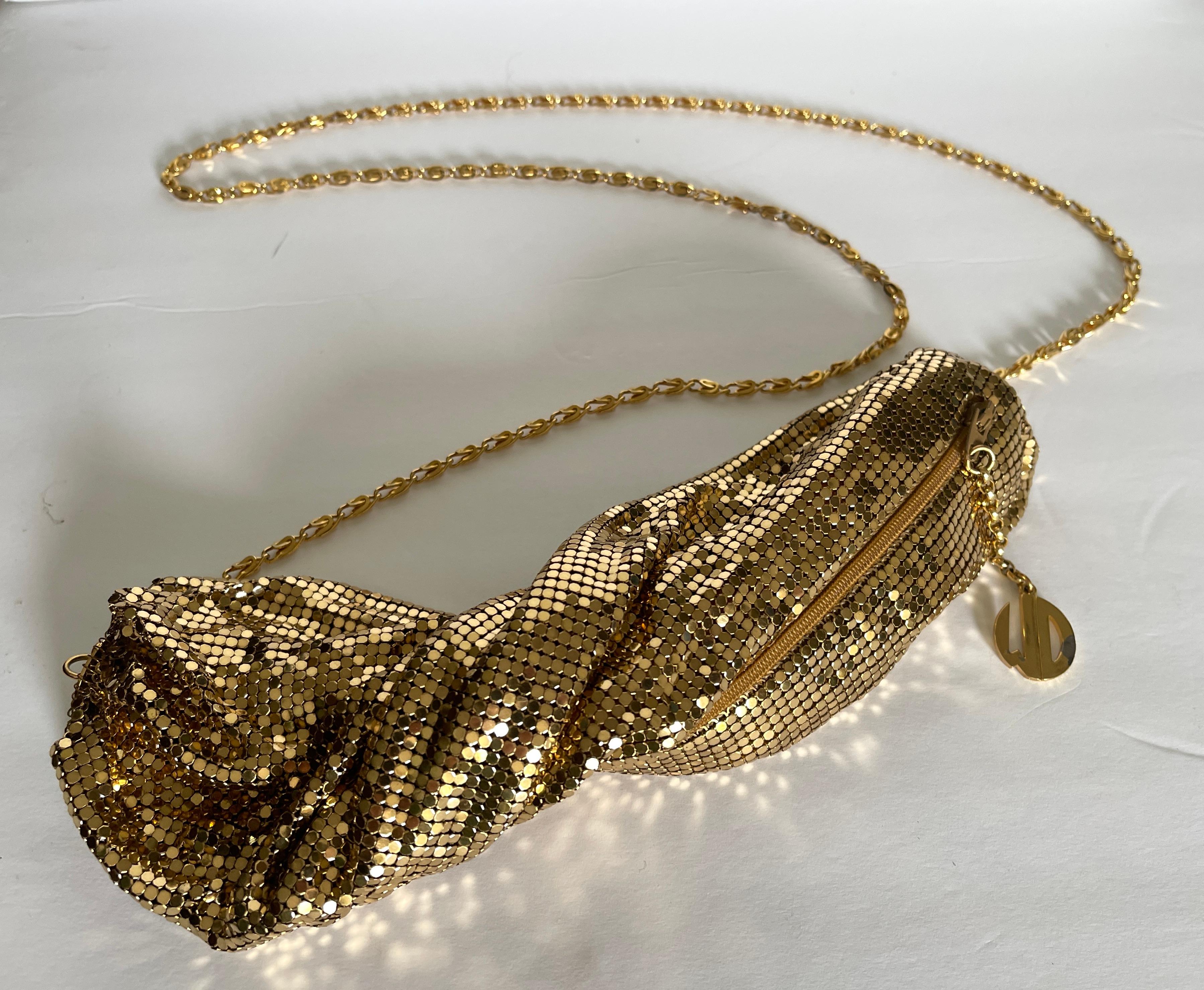 Whiting & Davis Gold Metal Mesh Cross Body Evening Bag Purse In Good Condition For Sale In New York, NY