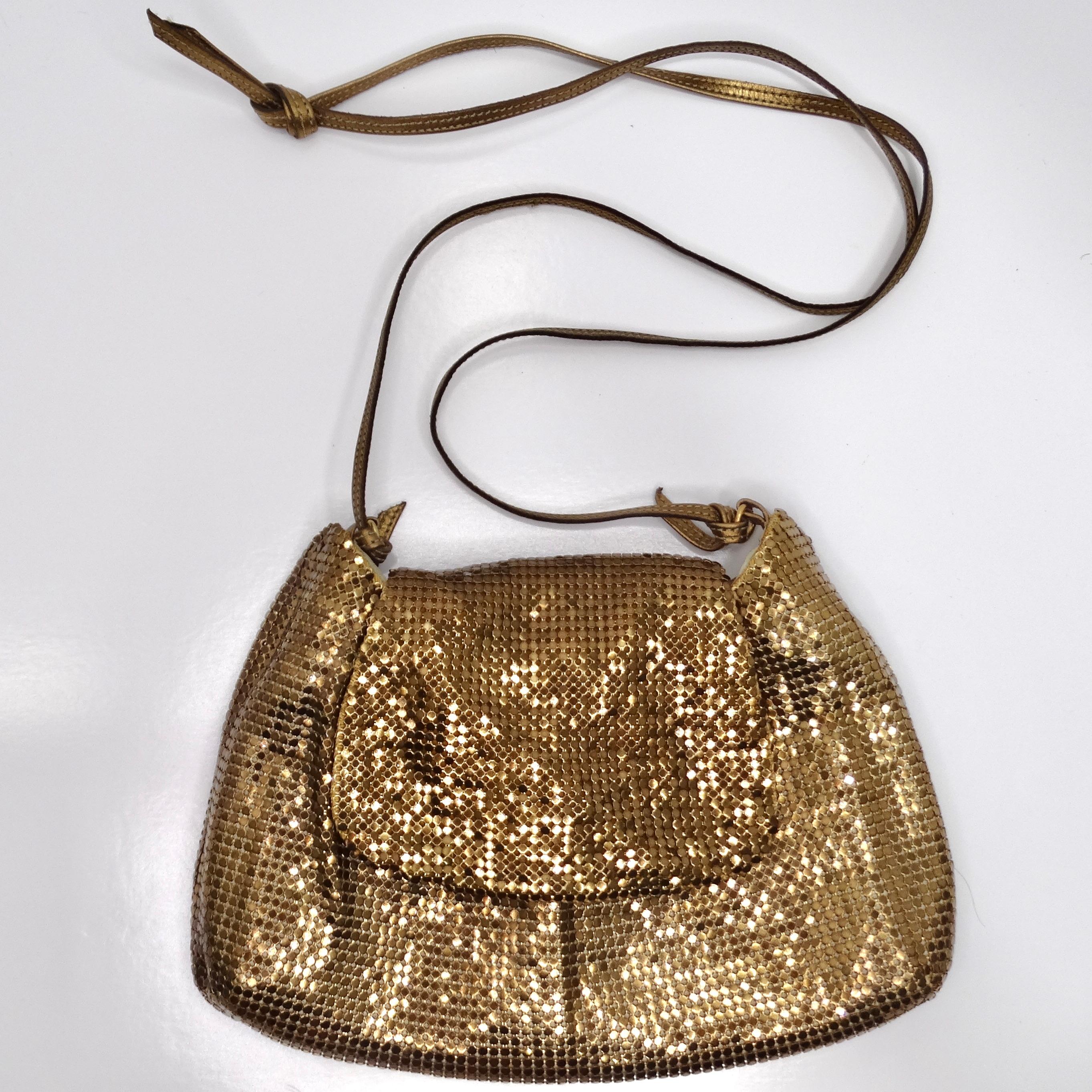 Whiting & Davis Goldfarbene Crossbody-Tasche mit Kettenversand im Zustand „Hervorragend“ im Angebot in Scottsdale, AZ