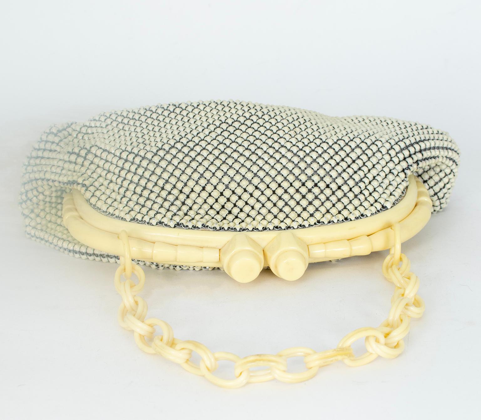 Whiting & Davis Ivory Enamel Mesh Handbag w Bakelite Chain and Frame, 1940s In Good Condition For Sale In Tucson, AZ
