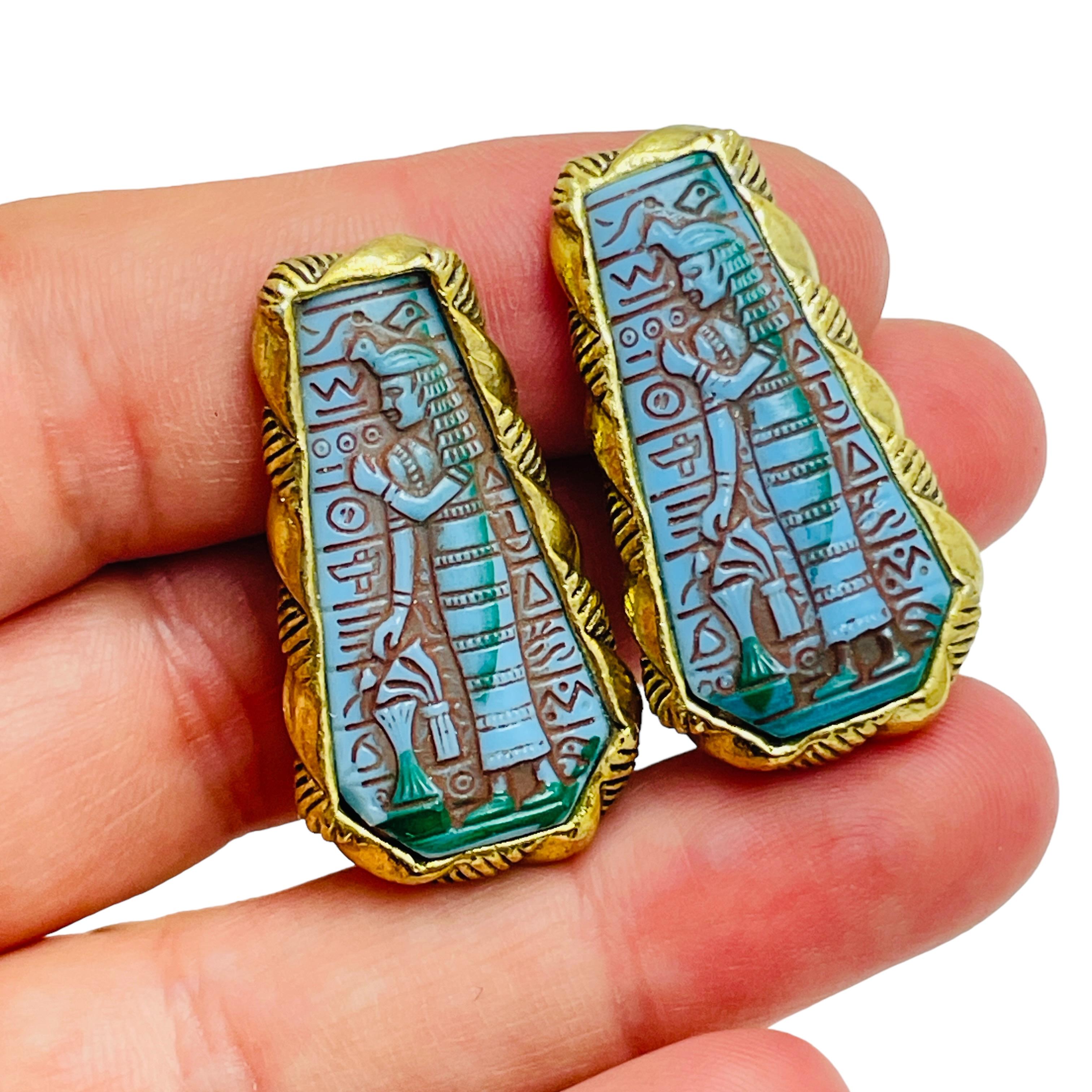 Women's WHITING & DAVIS signed vintage Egyptian pharaoh glass designer clip on earrings For Sale