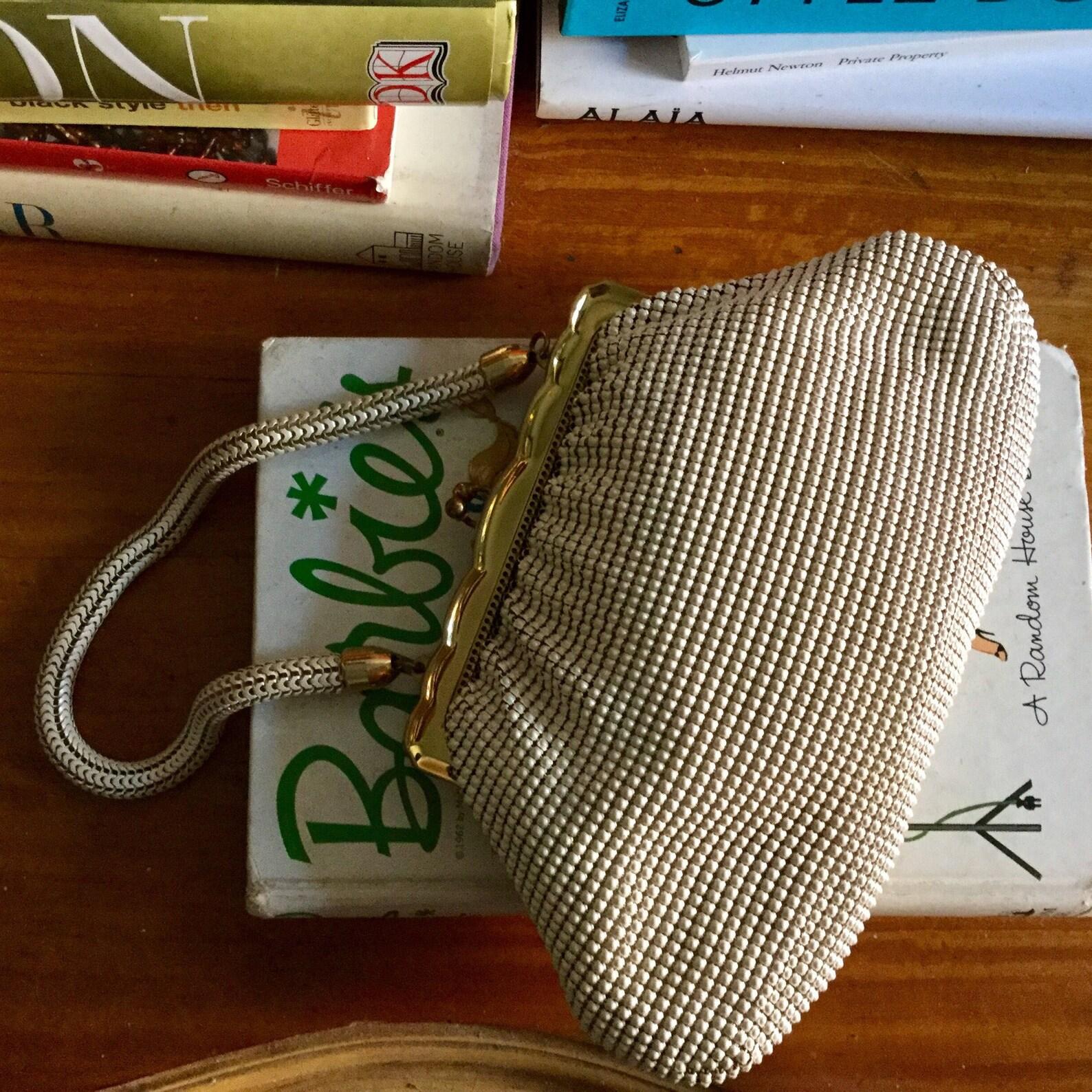 Brown Whiting & Davis White Alumesh Purse, Circa 1940s For Sale