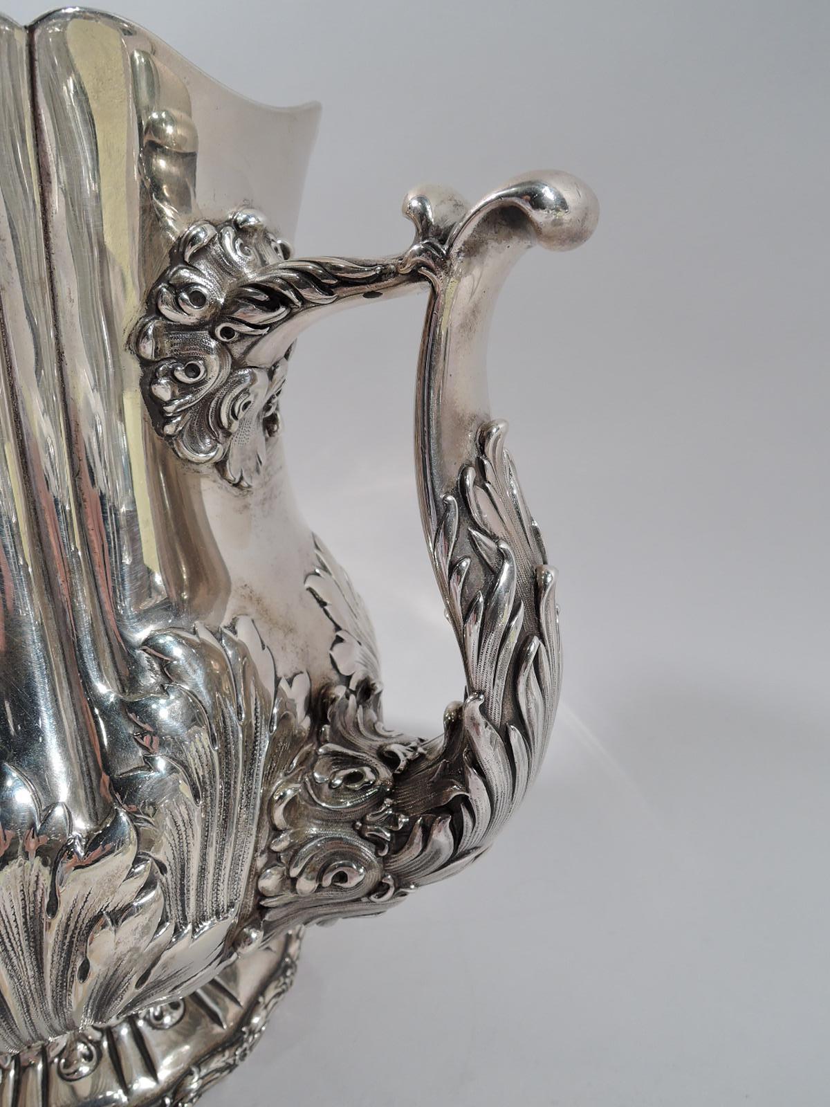 Victorien Whiting - Grande et lourde coupe de trophée classique en argent sterling en vente