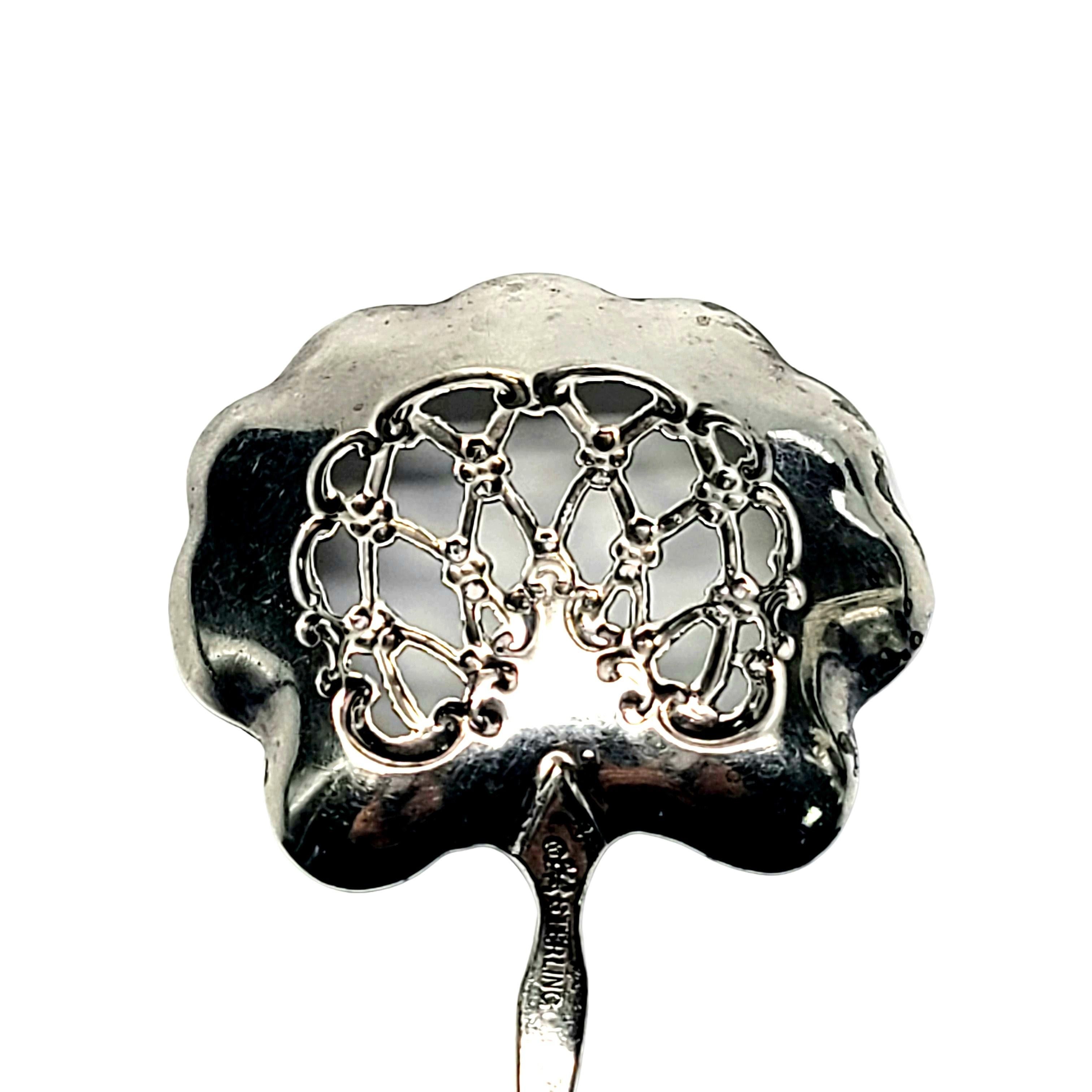 Cucchiaio da Bon Bon piccolo in argento sterling Whiting con monogramma in vendita 3