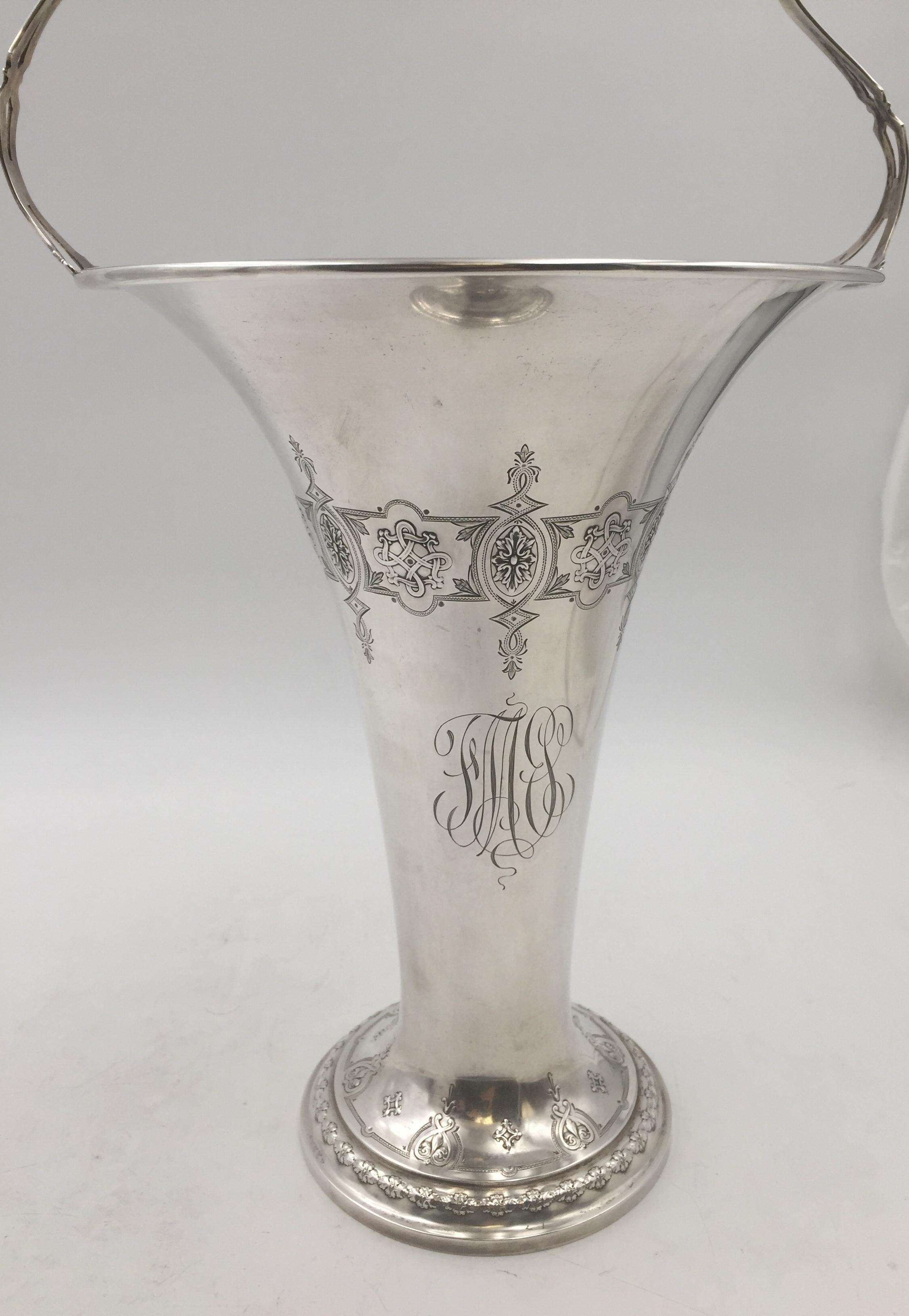 20ième siècle Vase Whiting avec poignée / panier sur piédestal en argent sterling en vente